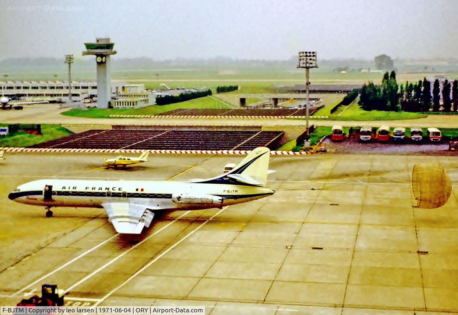 F-BJTM, 1963 Sud Aviation SE-210 Caravelle III C/N 144, Orly Paris 4.6.1971 with brake chute