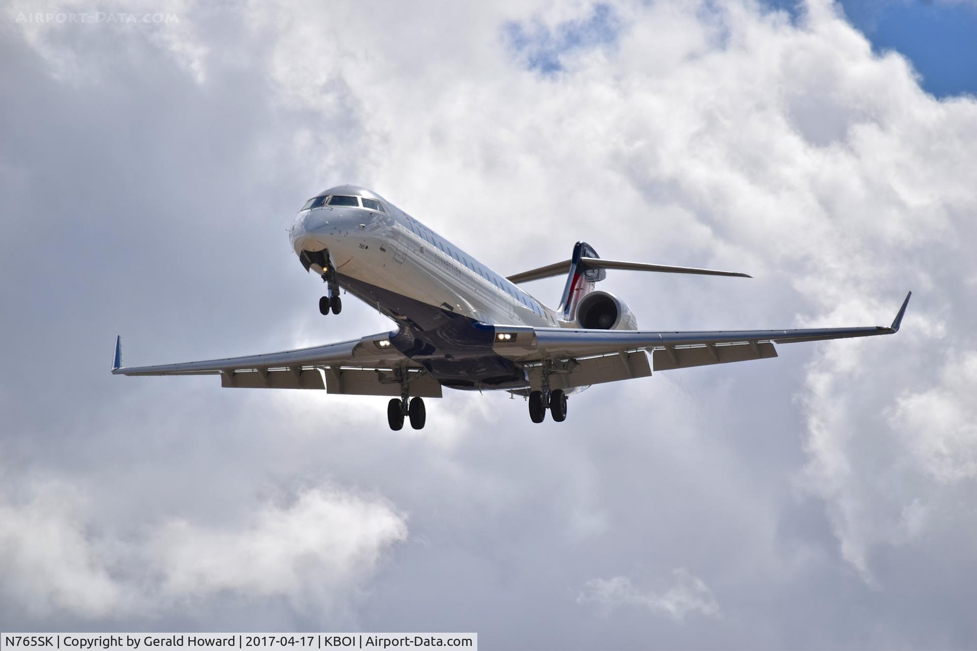 N765SK, 2005 Bombardier CRJ-702 (CL-600-2C10) Regional Jet C/N 10231, Landing approach for RWY 28R.
