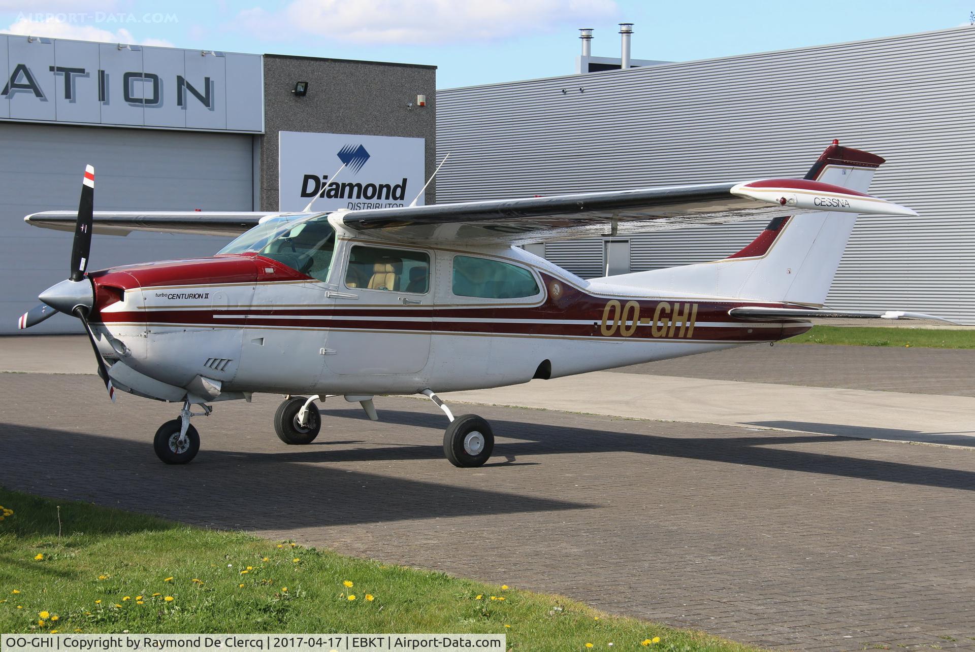 OO-GHI, Cessna T210N Turbo Centurion C/N 21063966, At Wevelgem.