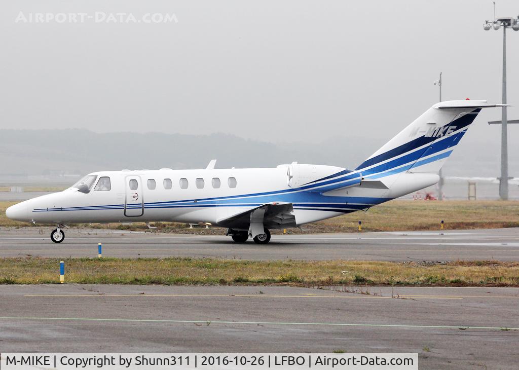 M-MIKE, 2008 Cessna 525B CitationJet CJ3 C/N 525B-0280, Taxiing holding point rwy 32R for departure...