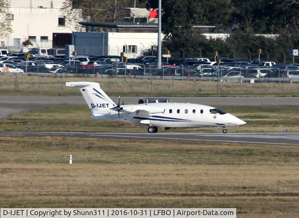 D-IJET, 2002 Piaggio P-180 Avanti C/N 1056, Lining up rwy 14L for departure...