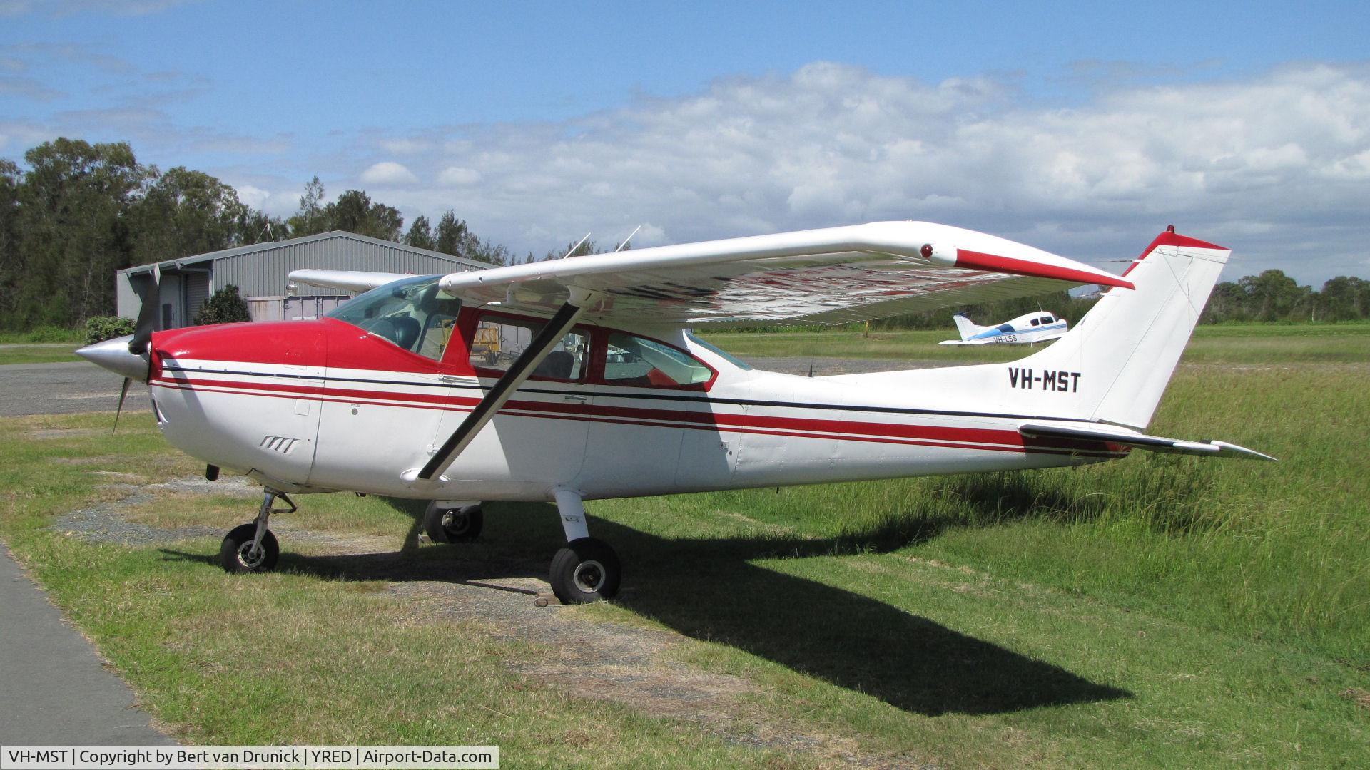 VH-MST, 1976 Cessna 182P Skylane C/N 18264628, VH-MST