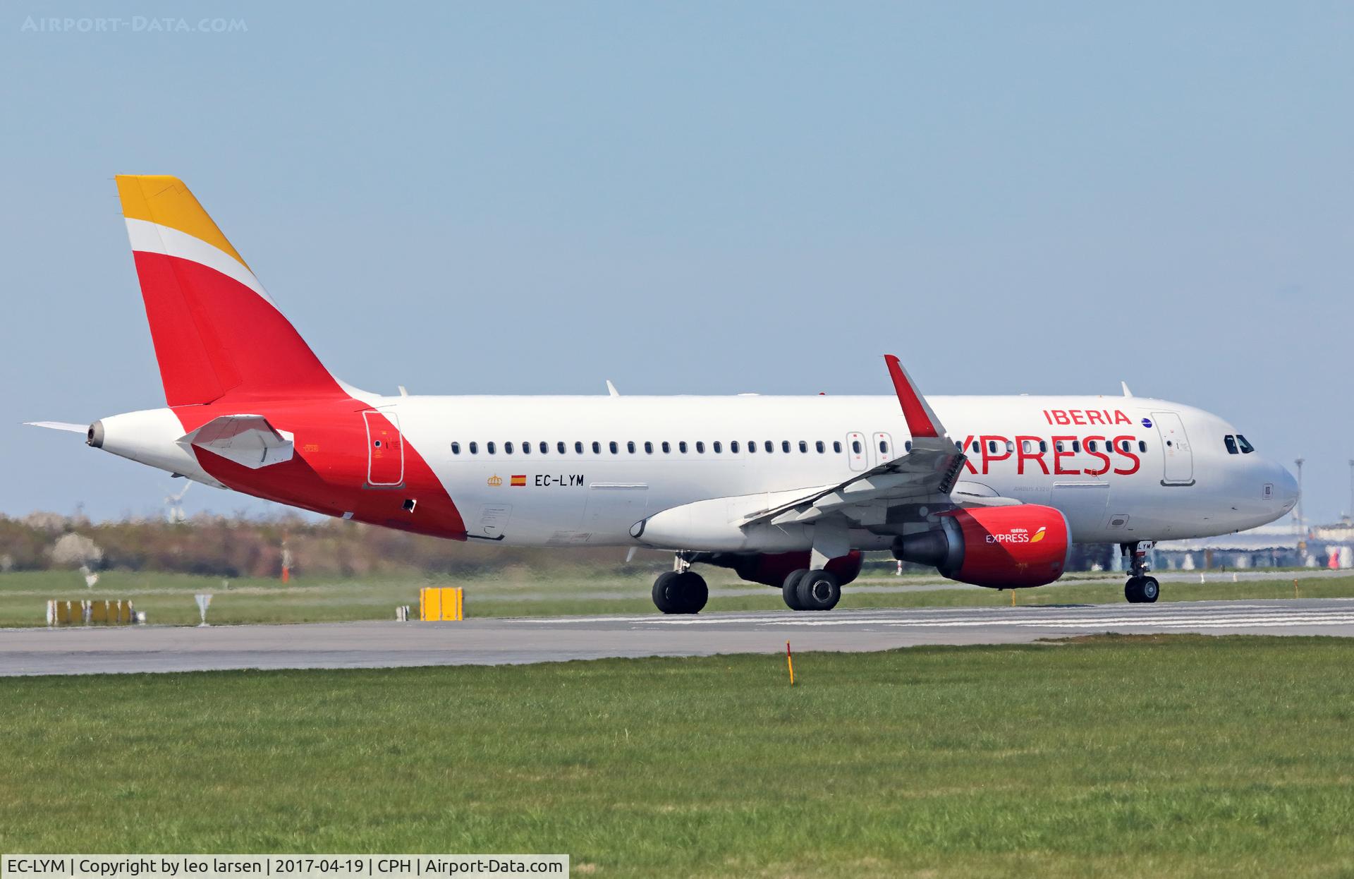 EC-LYM, 2013 Airbus A320-216 C/N 5815, Copenhagen 19.4.2017