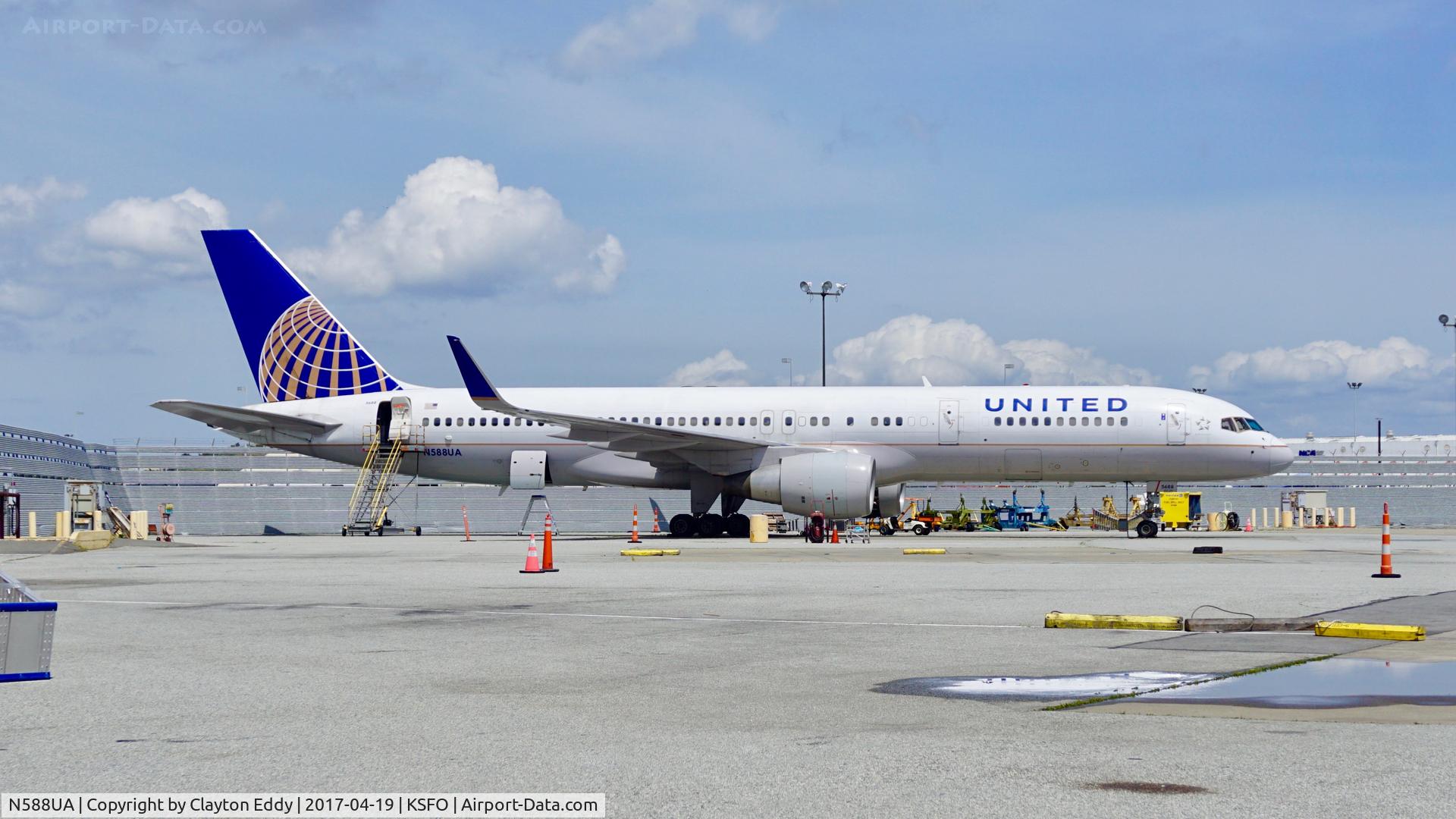 N588UA, 1993 Boeing 757-222 C/N 26717, SFO 2017.