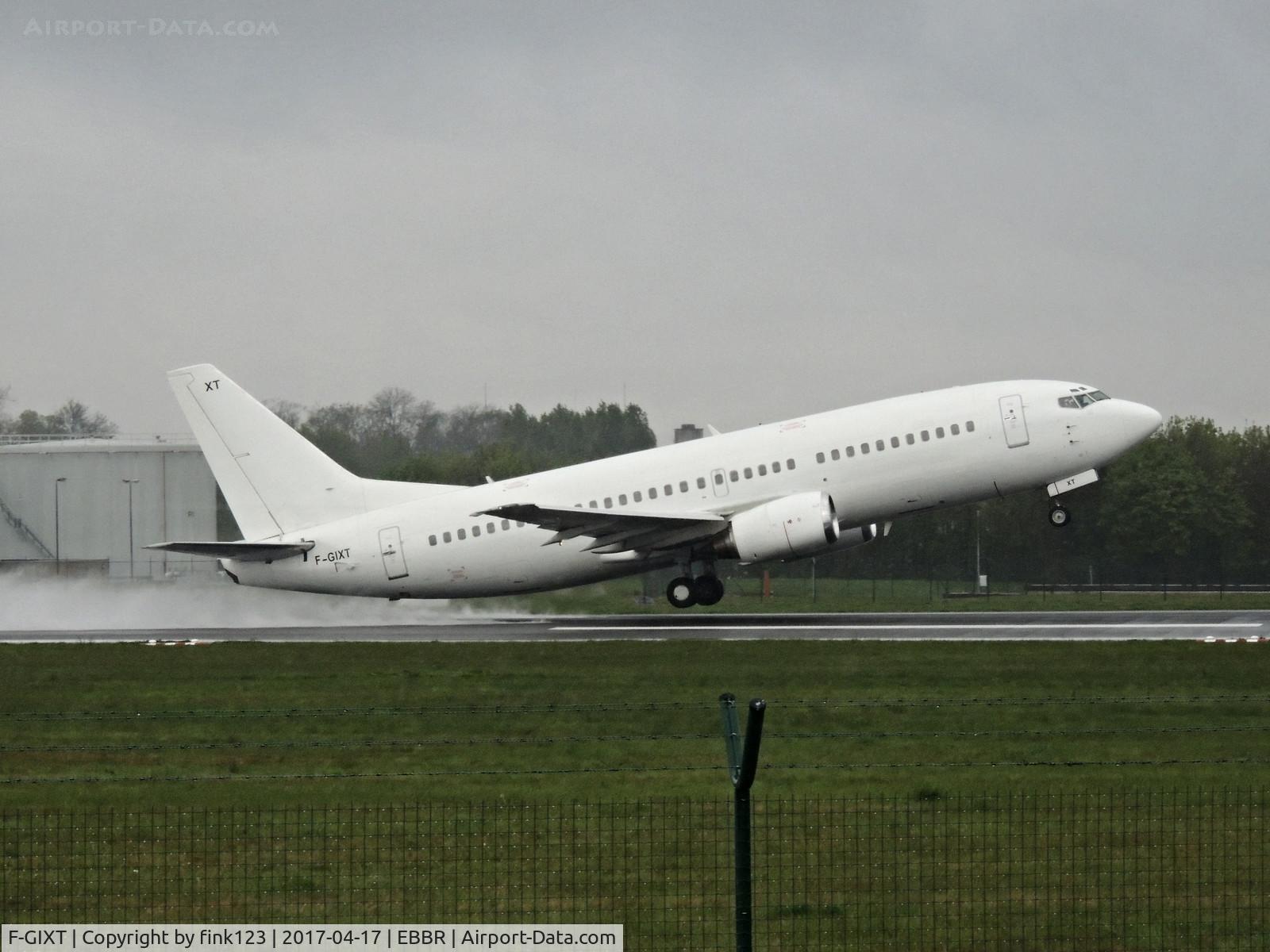 F-GIXT, 1997 Boeing 737-39M C/N 28898, taking of runway 07R