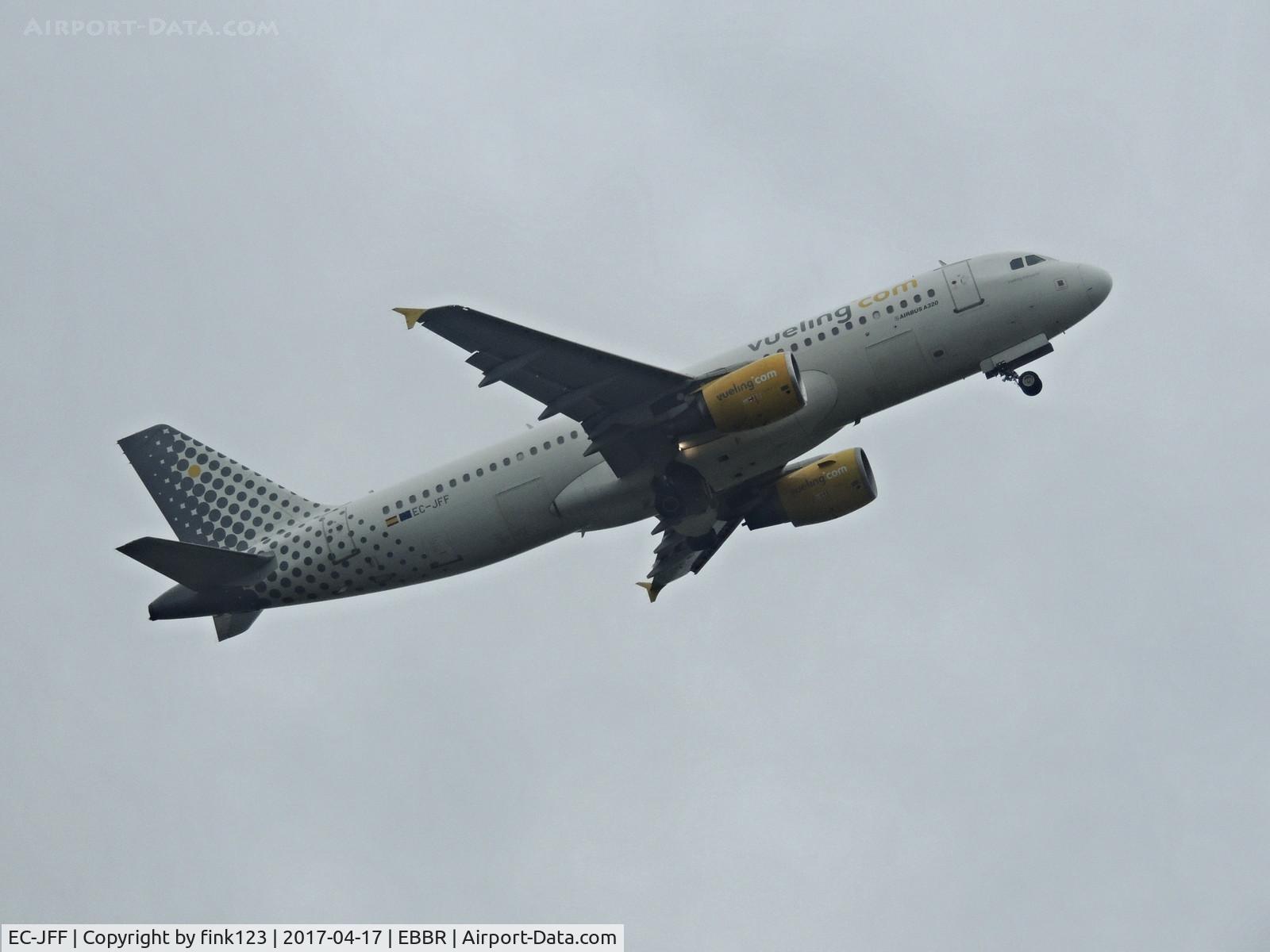 EC-JFF, 2005 Airbus A320-214 C/N 2388, VUELING AFTER TAKEOFF RUNWAY 07R