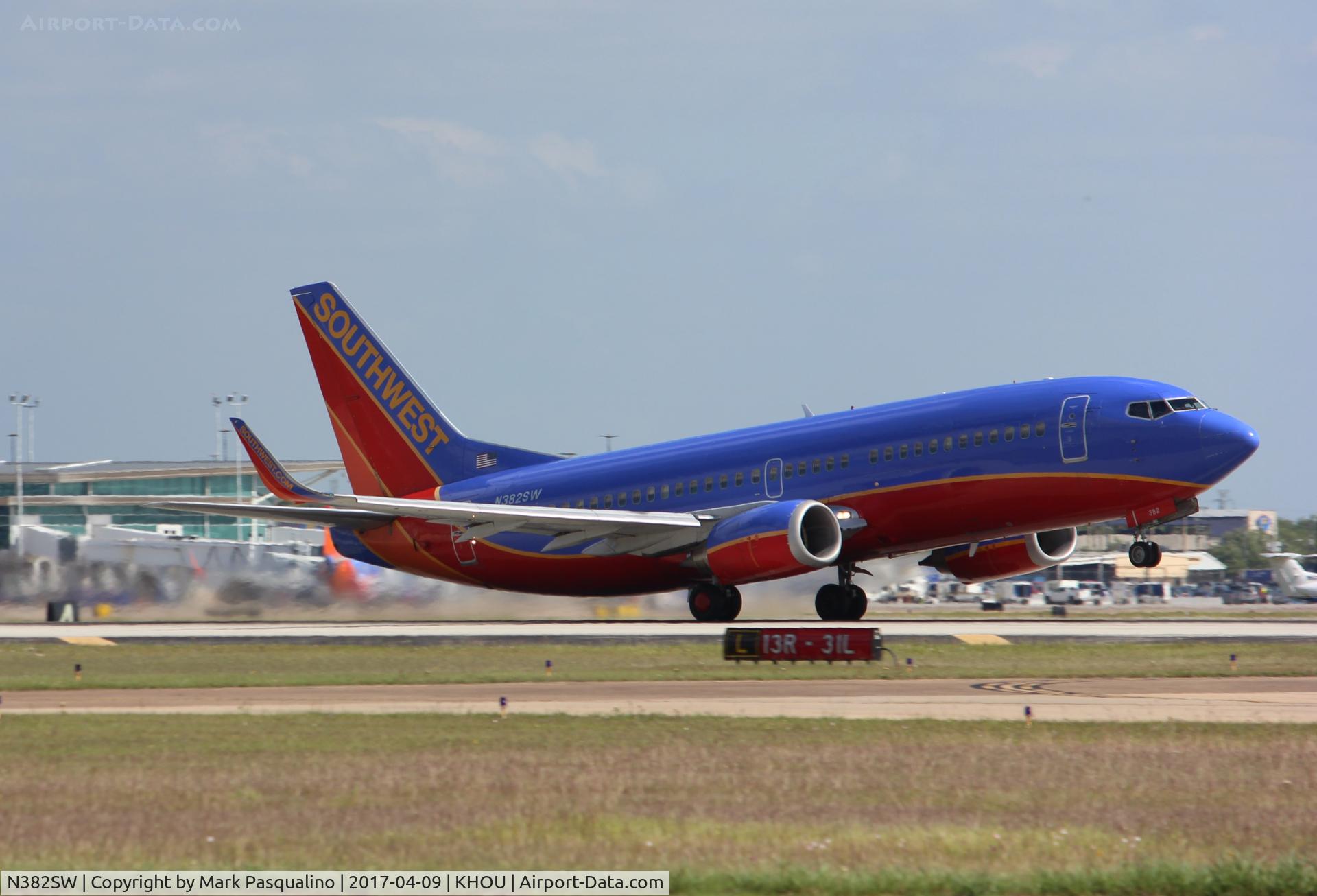 N382SW, 1994 Boeing 737-3H4 C/N 26588, Boeing 737-300