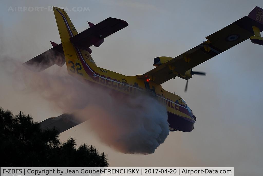 F-ZBFS, Canadair CL-215-6B11 CL-415 C/N 2001, Pélican 32, Parempuyre fire