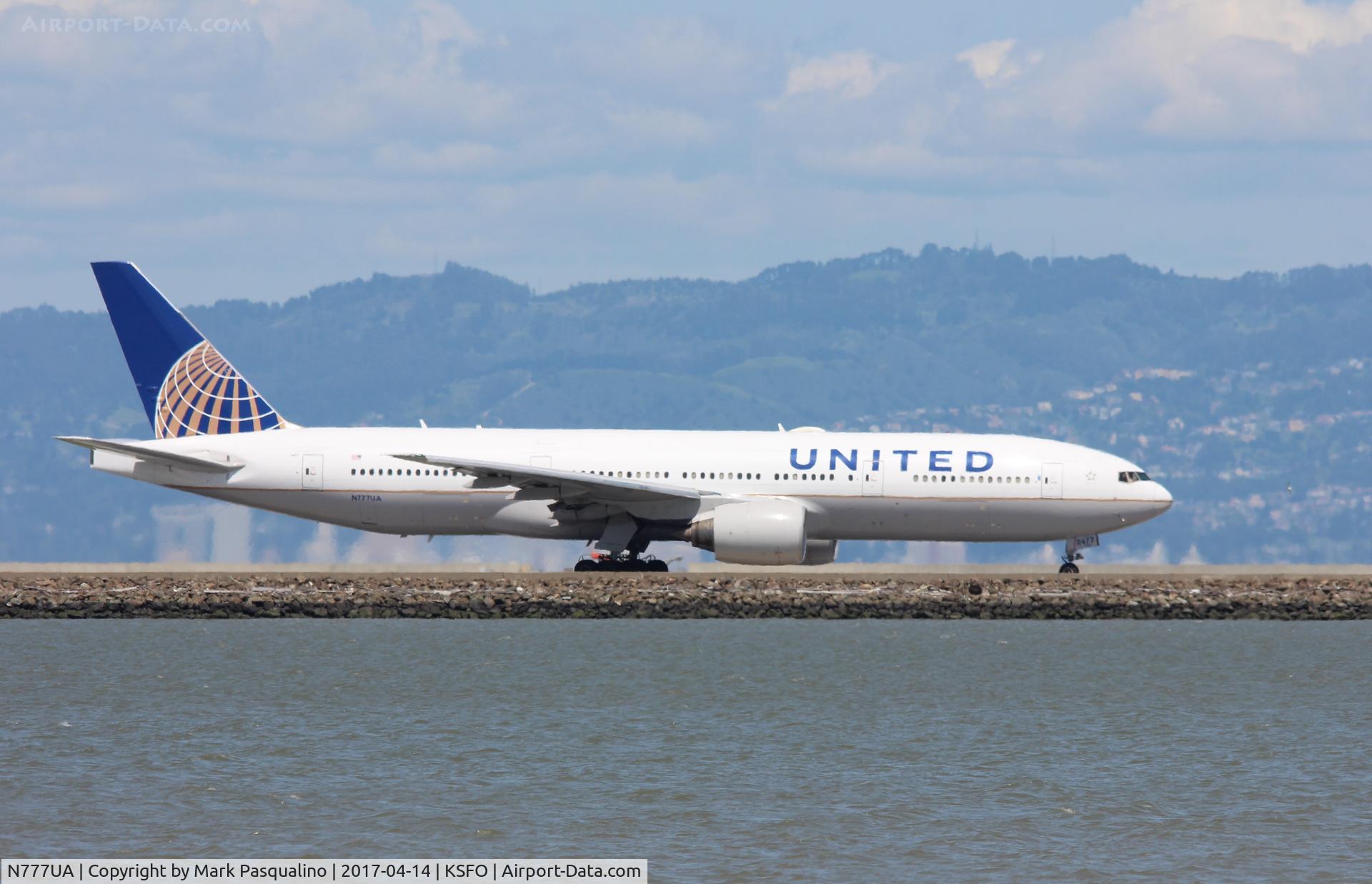 N777UA, 1995 Boeing 777-222 C/N 26916, Boeing 777-200