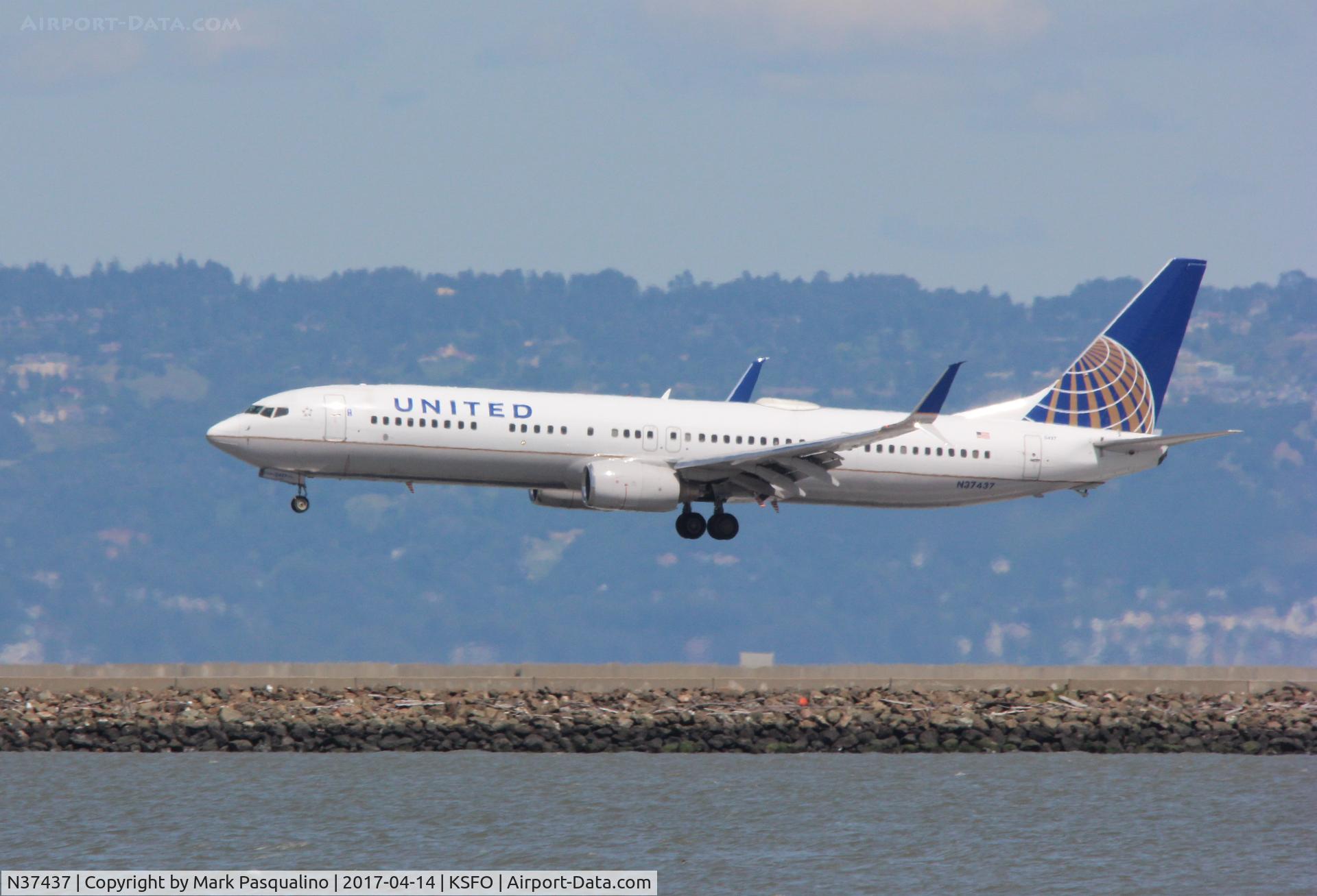N37437, 2009 Boeing 737-924/ER C/N 33532, Boeing 737-900ER