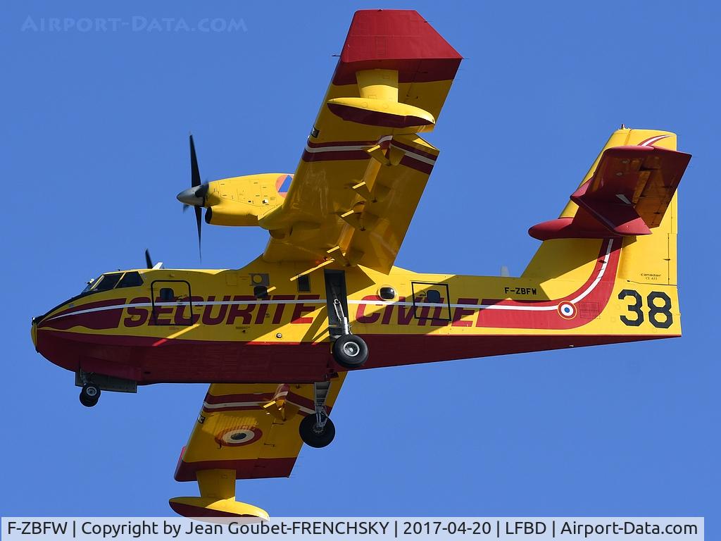 F-ZBFW, 1995 Canadair CL-215-6B11 CL-415 C/N 2014, Pélican 38 landing runway 05