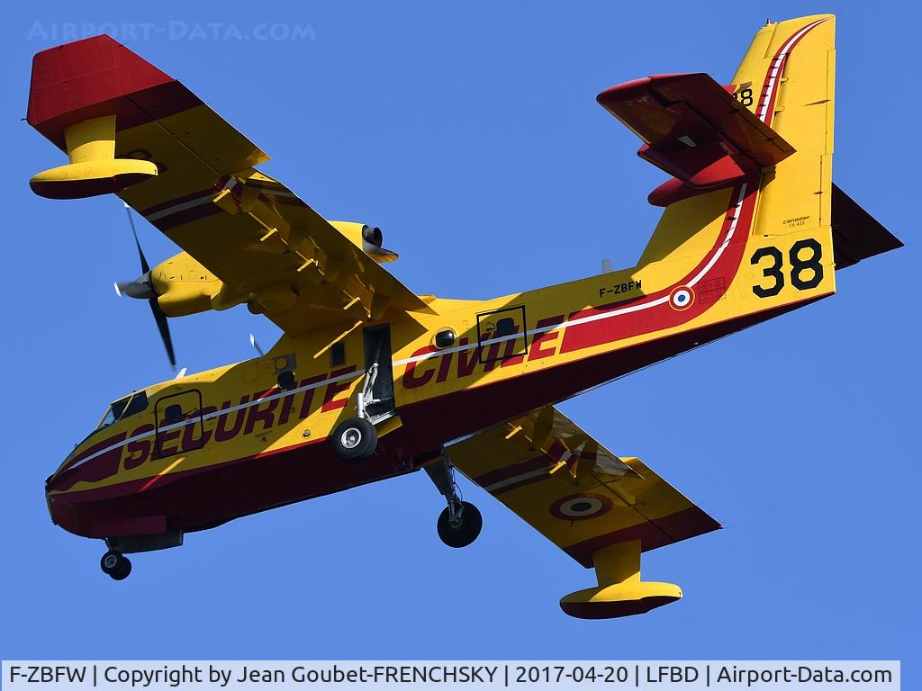 F-ZBFW, 1995 Canadair CL-215-6B11 CL-415 C/N 2014, Pélican 38 landing runway 05