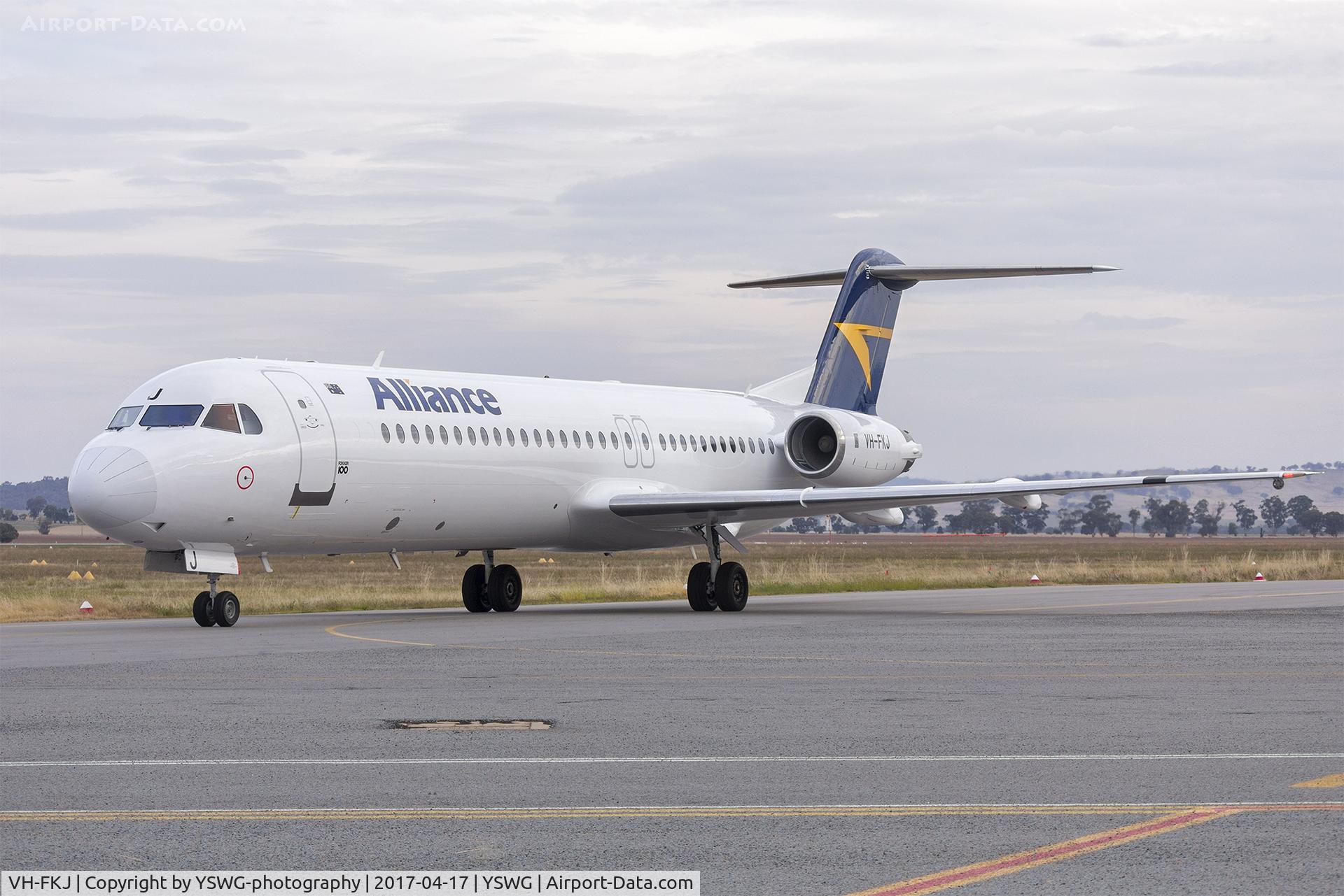 VH-FKJ, 1991 Fokker 100 (F-28-0100) C/N 11372, Alliance Airlines (VH-FKJ) Fokker 100 at Wagga Wagga Airport