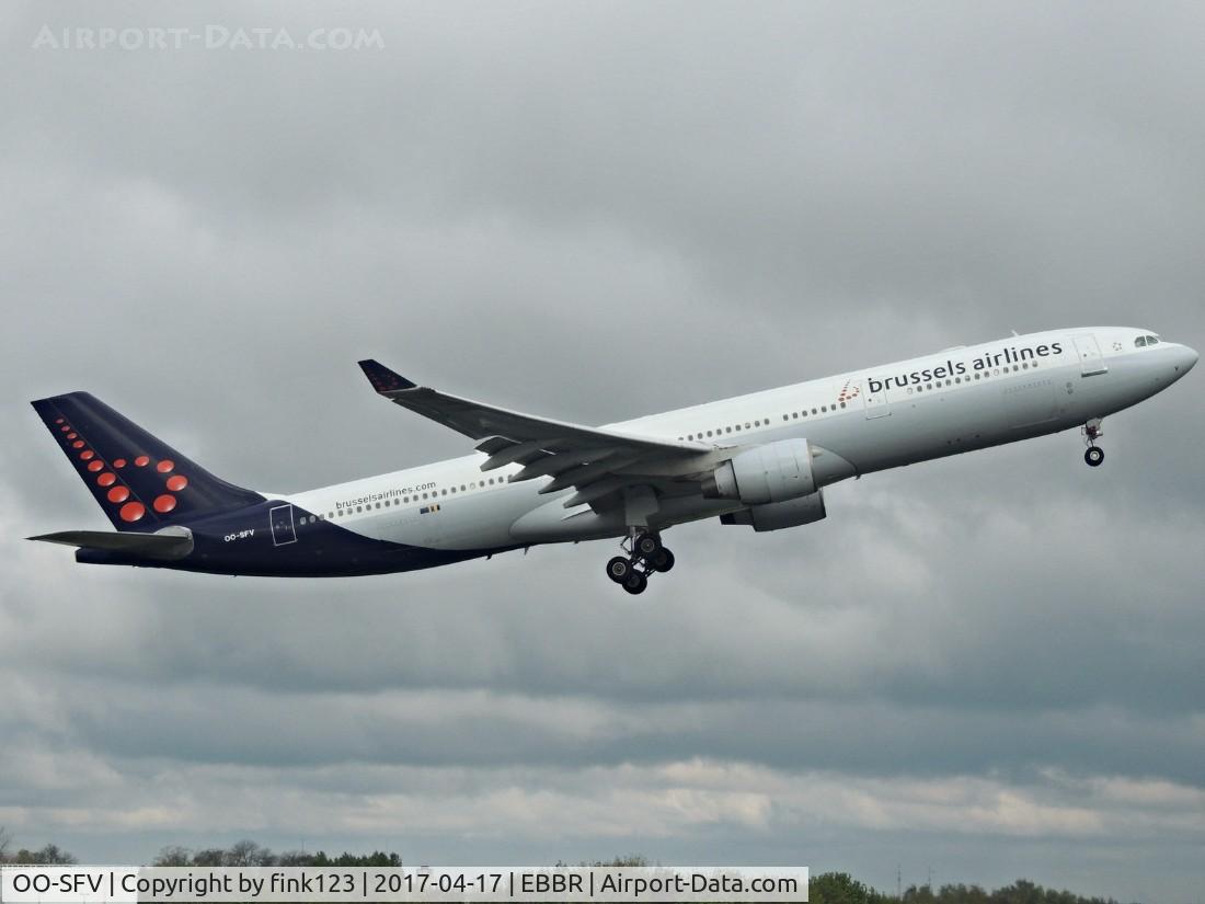 OO-SFV, 1995 Airbus A330-322 C/N 095, BRUSSEL AIRLINES  takeoff