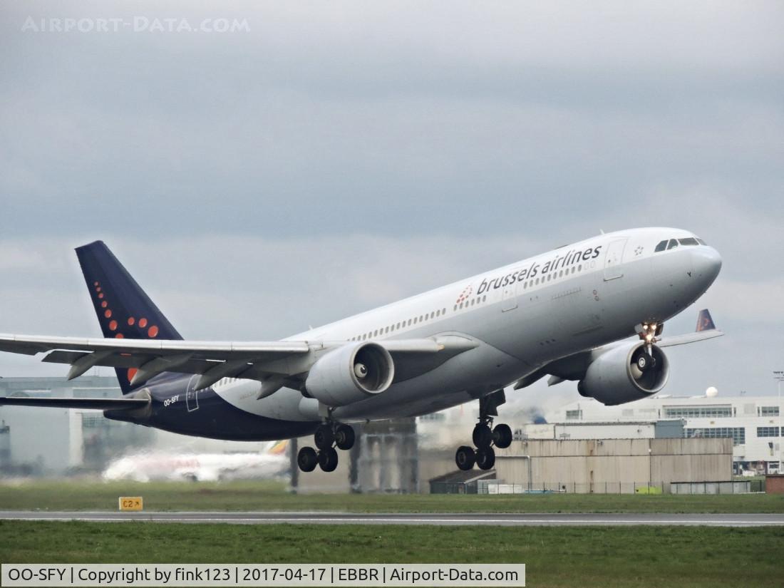 OO-SFY, 1998 Airbus A330-223 C/N 229, BRUSSEL AIRLINES taking of