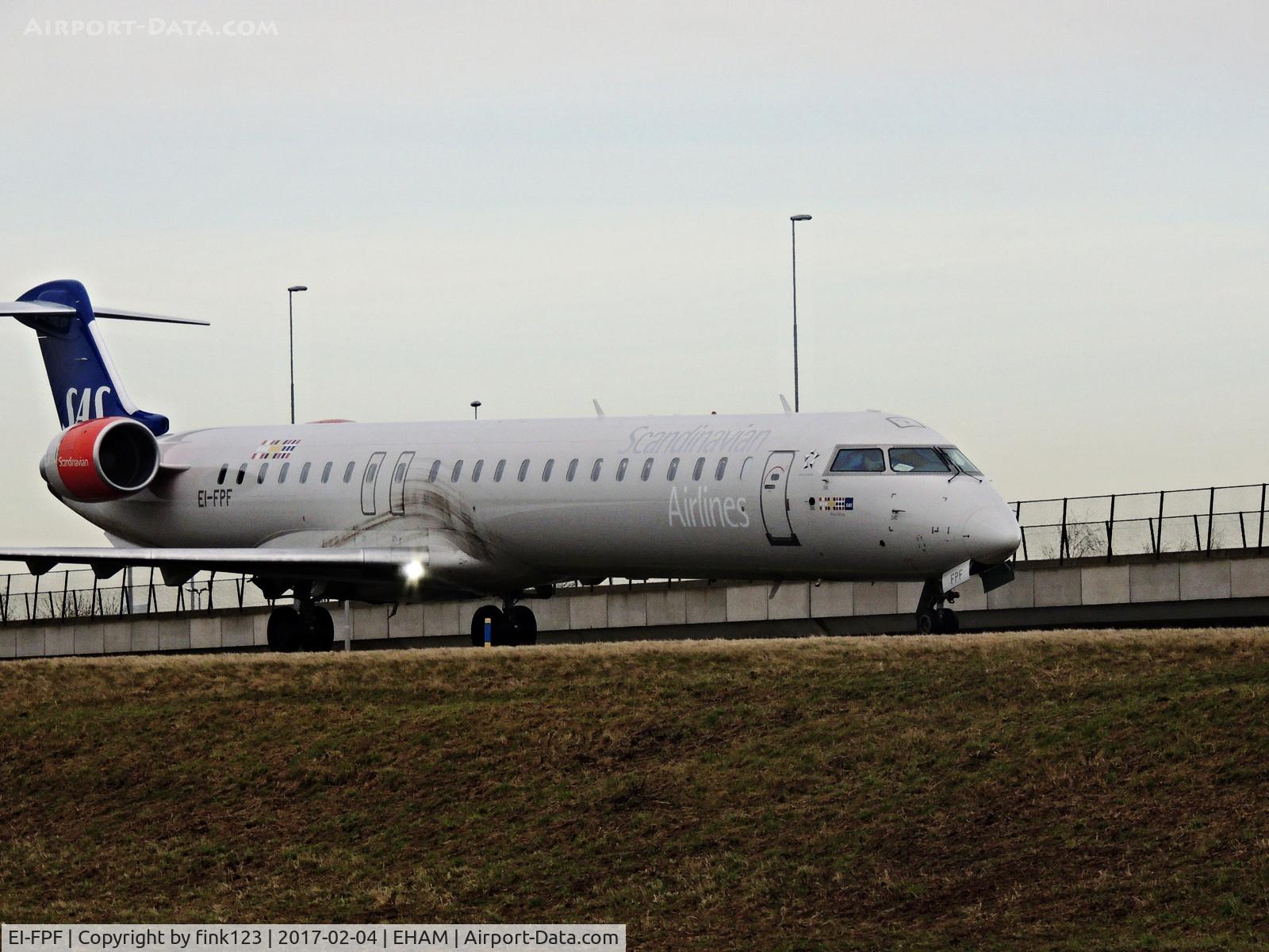 EI-FPF, 2016 Bombardier CRJ-900LR (CL-600-2D24) C/N 15403, SAS dirty canadair on quebec