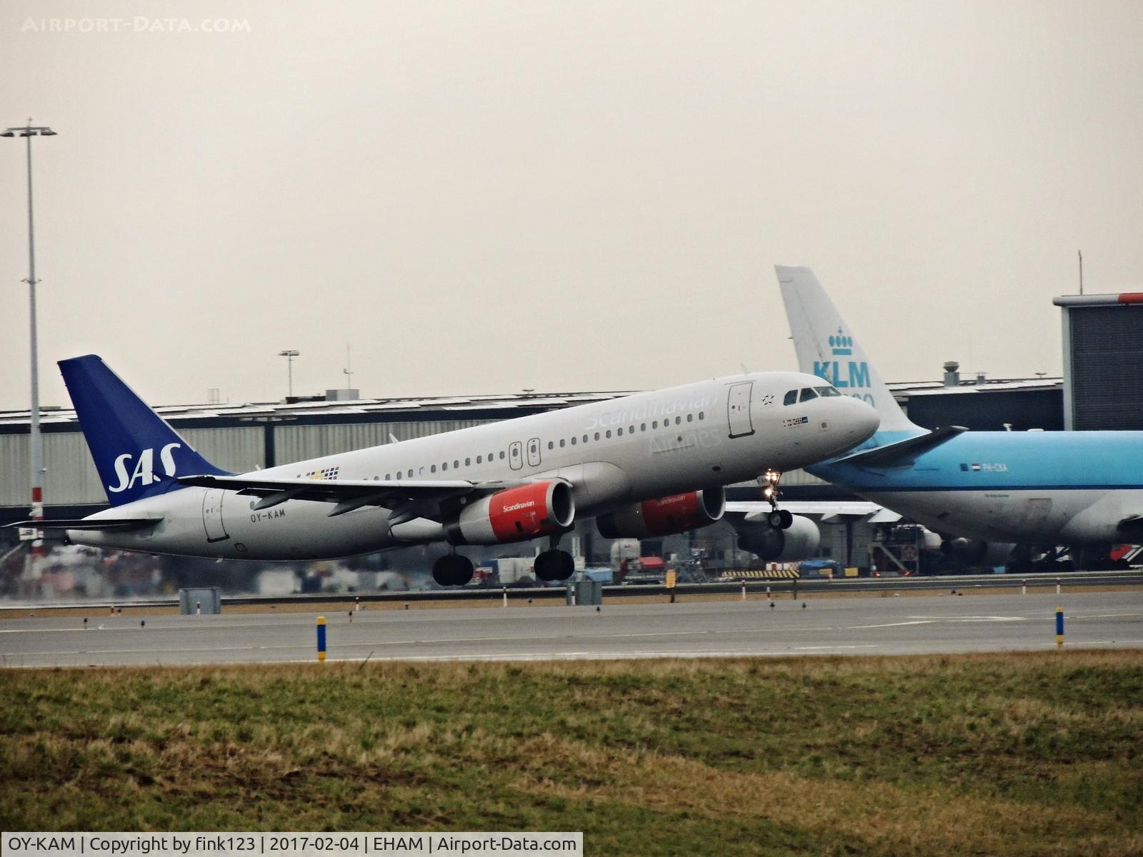 OY-KAM, 2006 Airbus A320-232 C/N 2911, sas departing runway 24