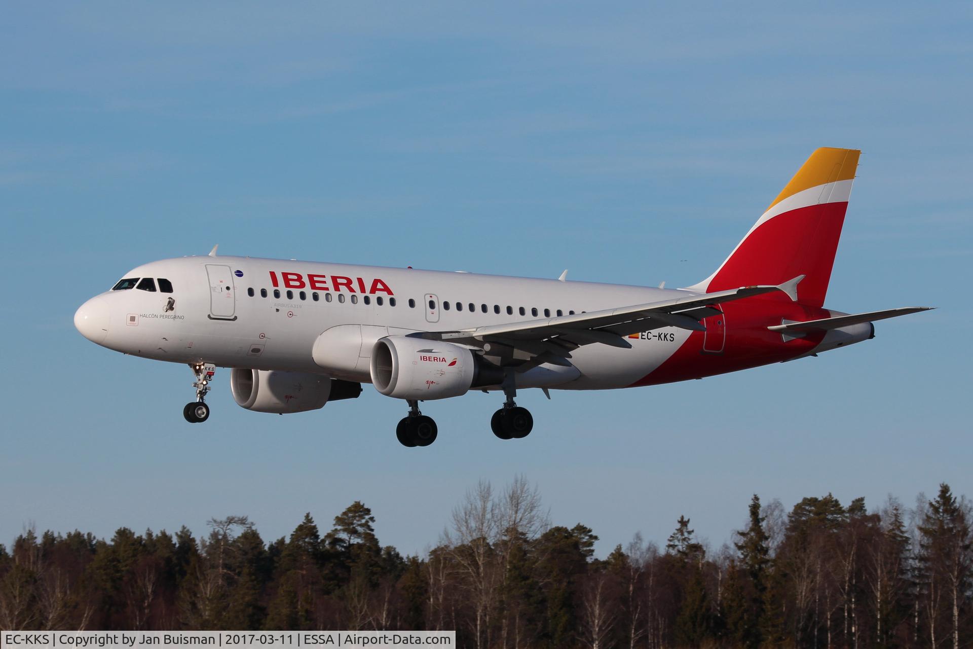 EC-KKS, 2007 Airbus A319-111 C/N 3320, Landing on 26