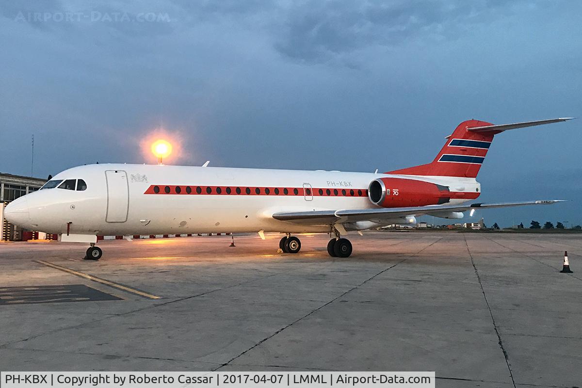 PH-KBX, 1996 Fokker 70 (F-28-0070) C/N 11547, Park 8