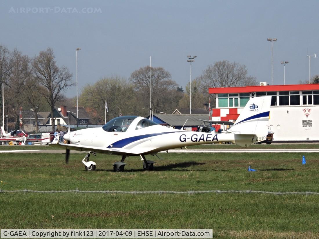 G-GAEA, 2010 Aquila AT01 C/N AT01-214, quilla taxing