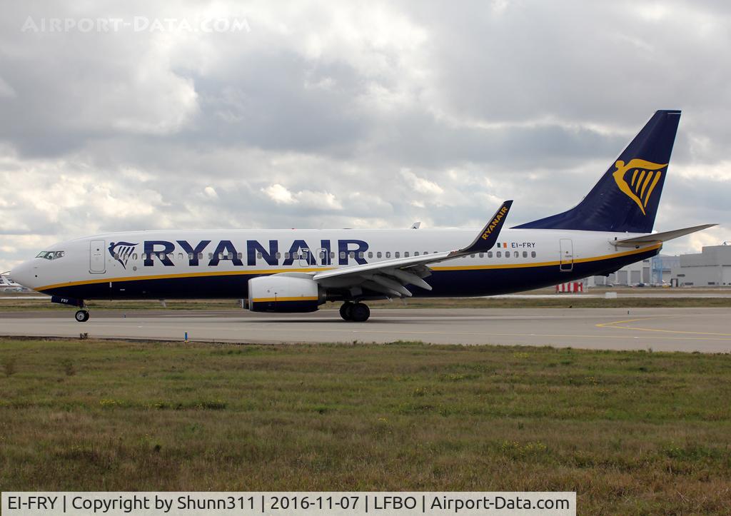 EI-FRY, 2016 Boeing 737-8AS C/N 44750, Taxiing to the Terminal...