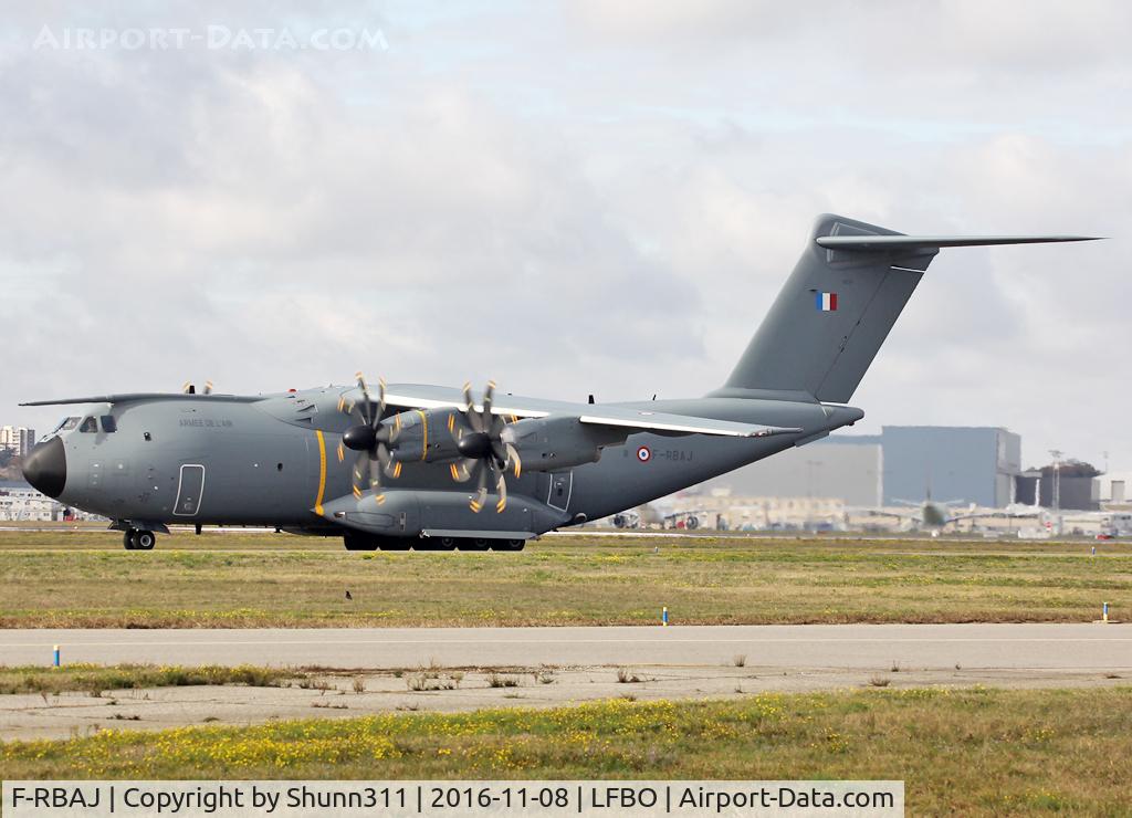 F-RBAJ, 2016 Airbus A400M Atlas C/N 037, Taxiing to the Military apron...