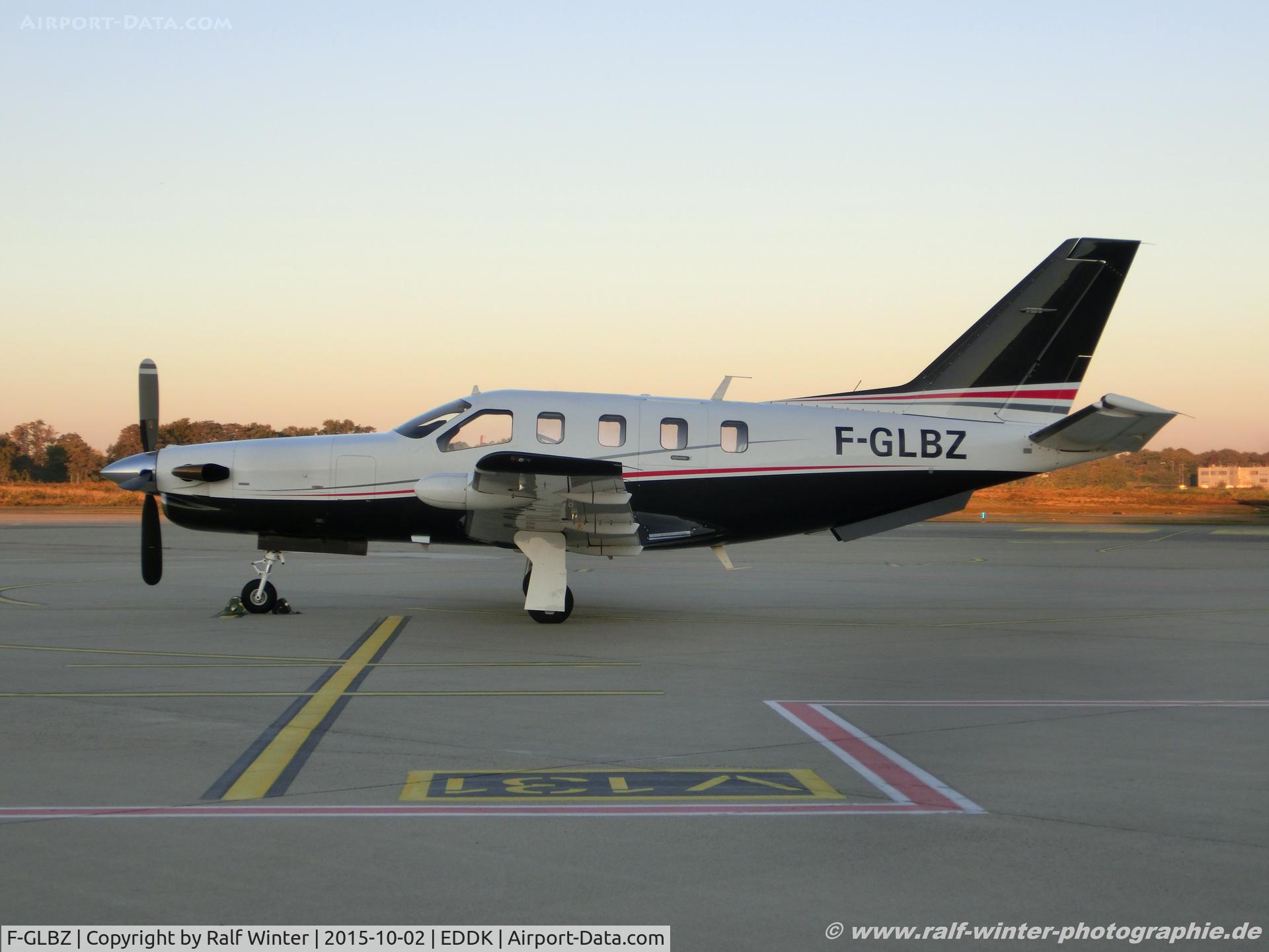 F-GLBZ, 2002 Socata TBM-700 C/N 32, Socata TBM-700 - Socata Aircraft Inc. - 32 - F-GLBZ - 02.10.2015 - CGN