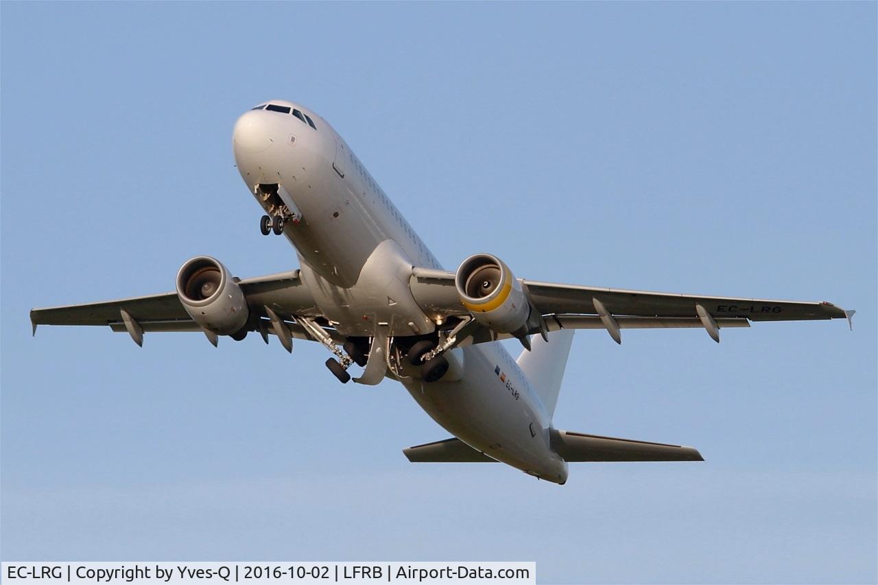 EC-LRG, 2001 Airbus A320-214 C/N 1516, Airbus A320-214, Take off rwy 25L, Brest-Bretagne airport (LFRB-BES)