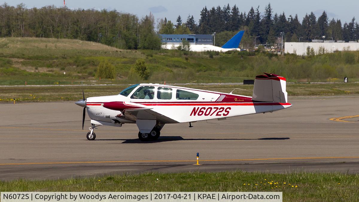 N6072S, 1975 Beech V35B Bonanza C/N D-9823, Taxing for departure