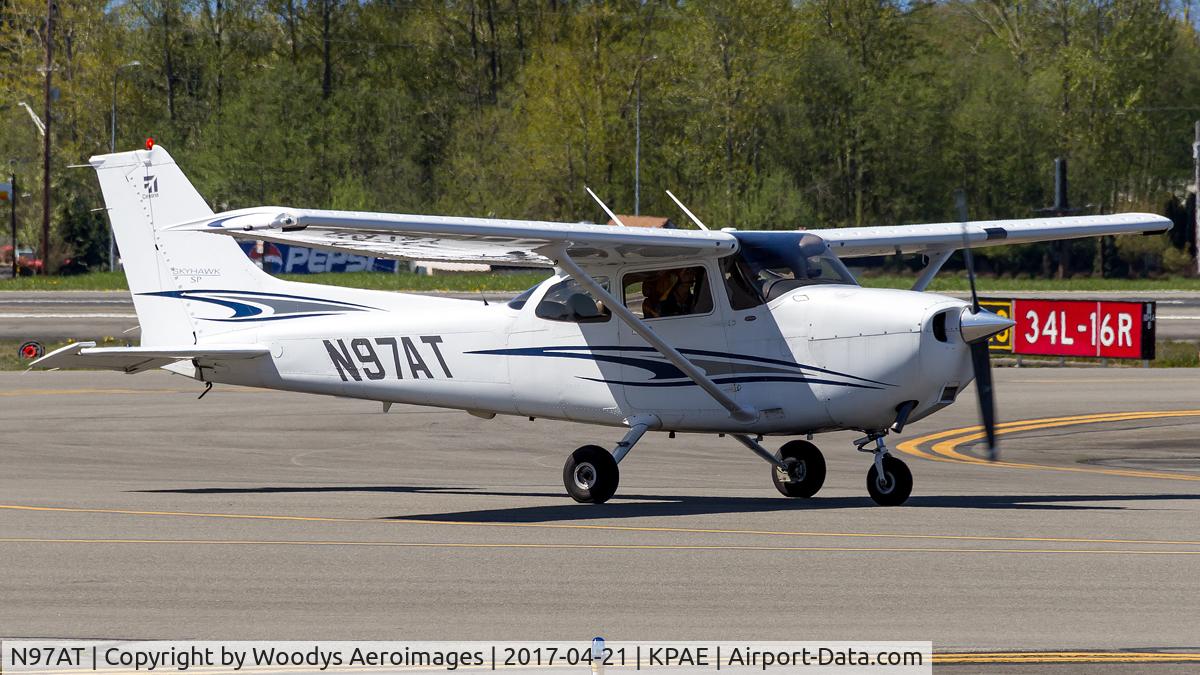 N97AT, 2005 Cessna 172S Skyhawk SP C/N 172S9853, Arriving at KPAE