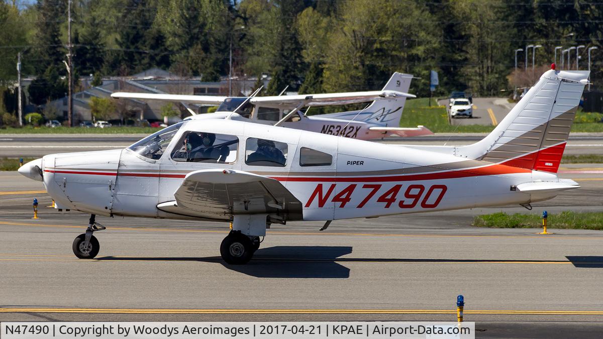 N47490, 1977 Piper PA-28-161 C/N 28-7816082, Taxing back for departure after a full stop landing.