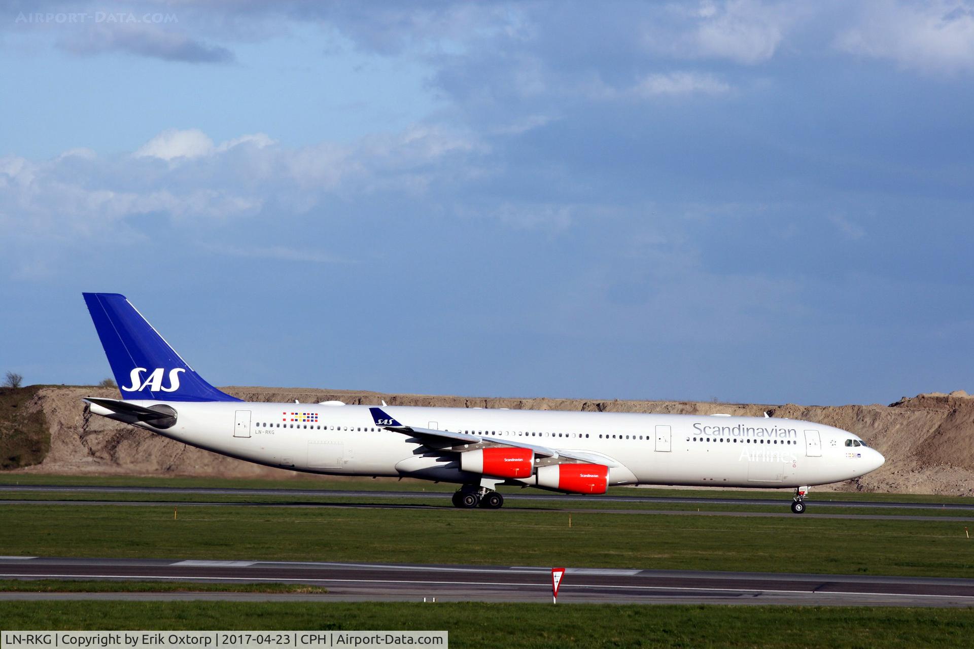 LN-RKG, 2001 Airbus A340-313X C/N 424, LN-RKG now Again with correctly painted engines-
Taxing for take off rw 04R