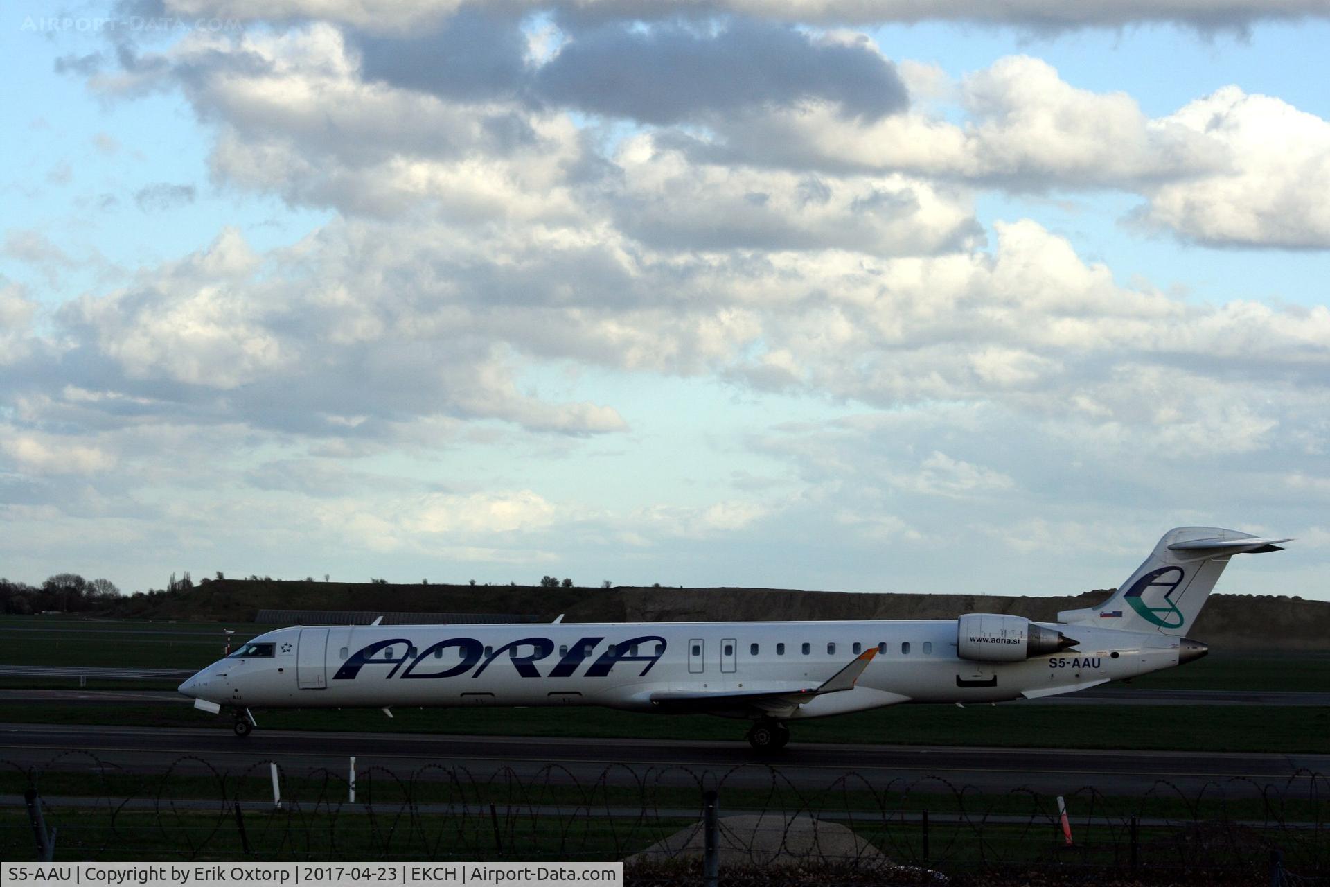 S5-AAU, 2012 Bombardier CRJ-900 (CL-600-2D24) C/N 15283, S5-AAU just arrived rw 04L