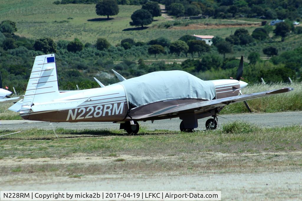 N228RM, 1990 Mooney M20K C/N 25-1230, Parked