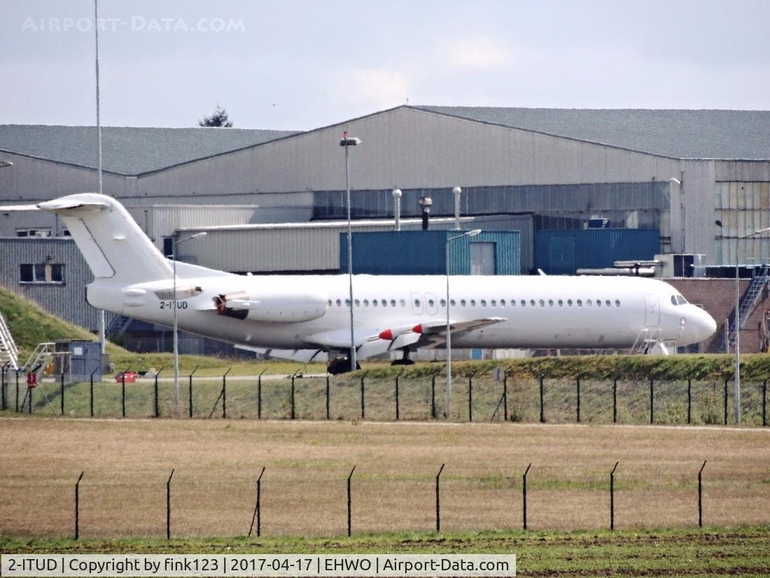 2-ITUD, 1992 Fokker 100 (F-28-0100) C/N 11427, fokker 100 parked in woensdrecht
