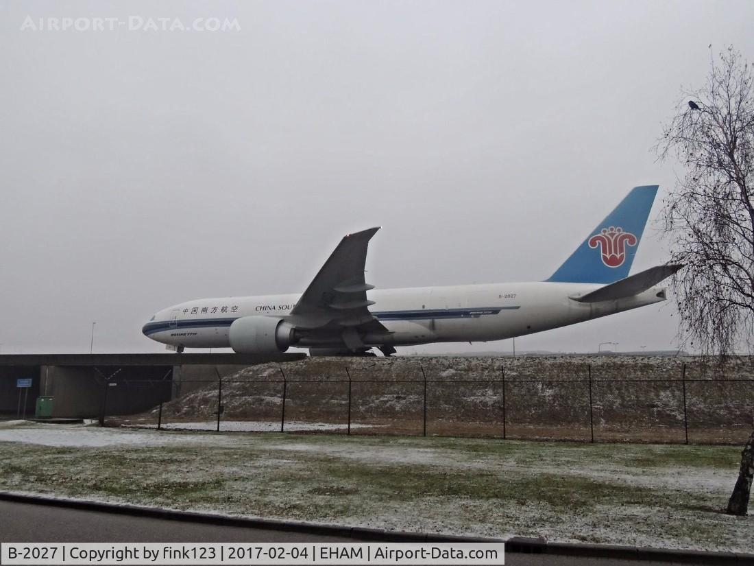 B-2027, 2015 Boeing 777-F1B C/N 41636, CHINA SOUTHERN cargo plane in the fog