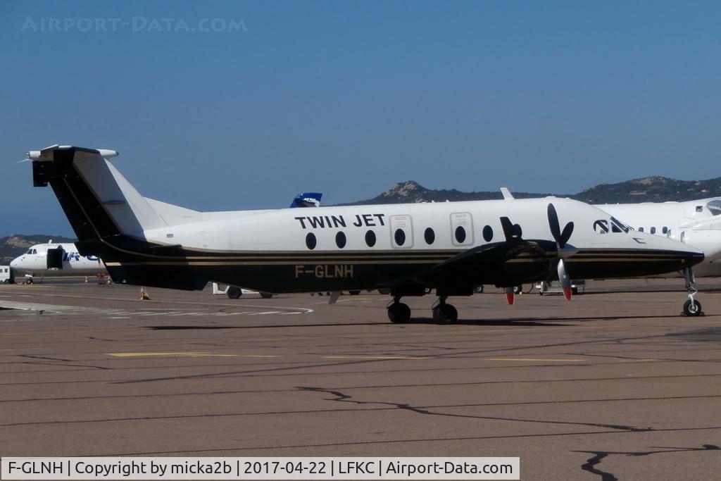 F-GLNH, 1993 Beech 1900D C/N UE-73, Parked