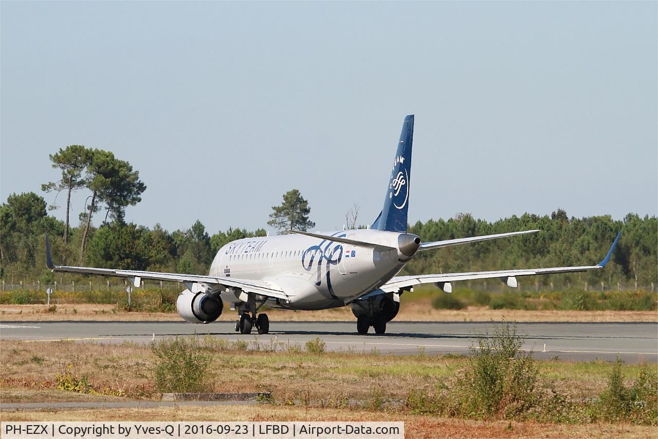 PH-EZX, 2012 Embraer 190LR (ERJ-190-100LR) C/N 19000545, Embraer ERJ-190LR, Lining up rwy 05, Bordeaux Mérignac airport (LFBD-BOD)