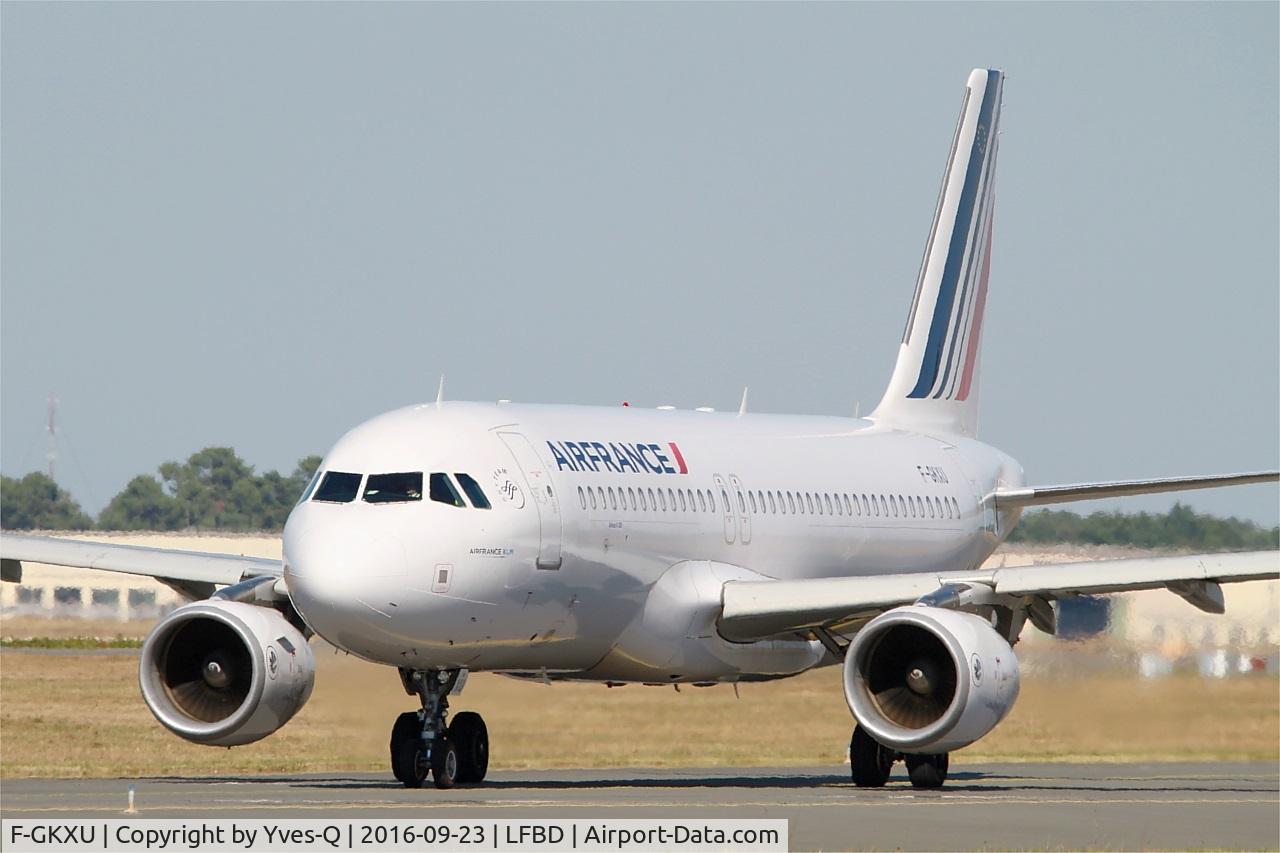 F-GKXU, 2009 Airbus A320-214 C/N 4063, Airbus A320-214, Taxiing to holding point rwy 05, Bordeaux Mérignac airport (LFBD-BOD)