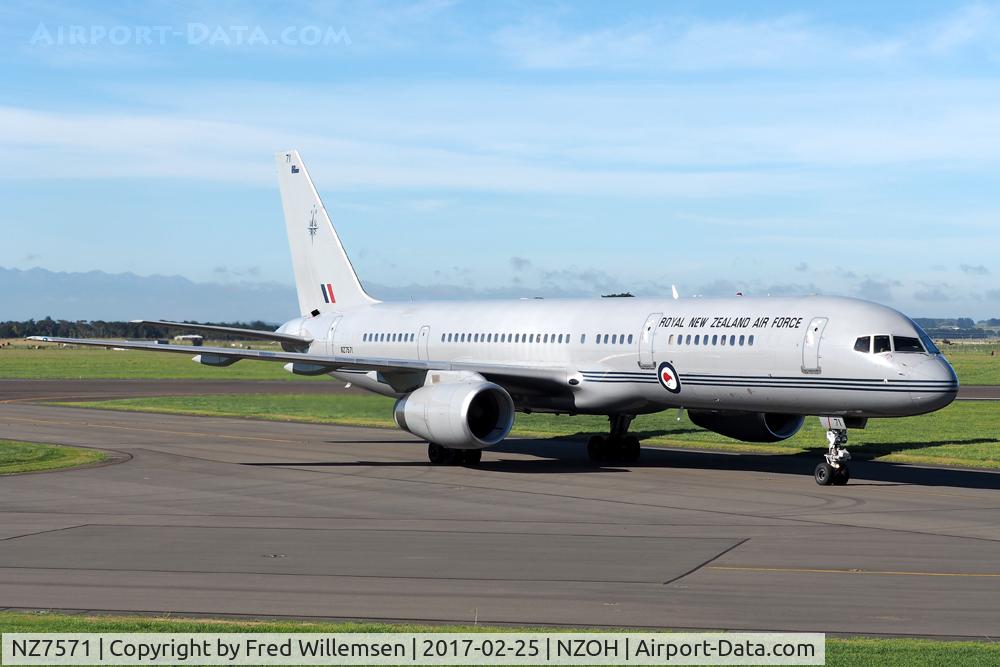 NZ7571, 1992 Boeing 757-2K2 C/N 26633, 40 SQ A/C