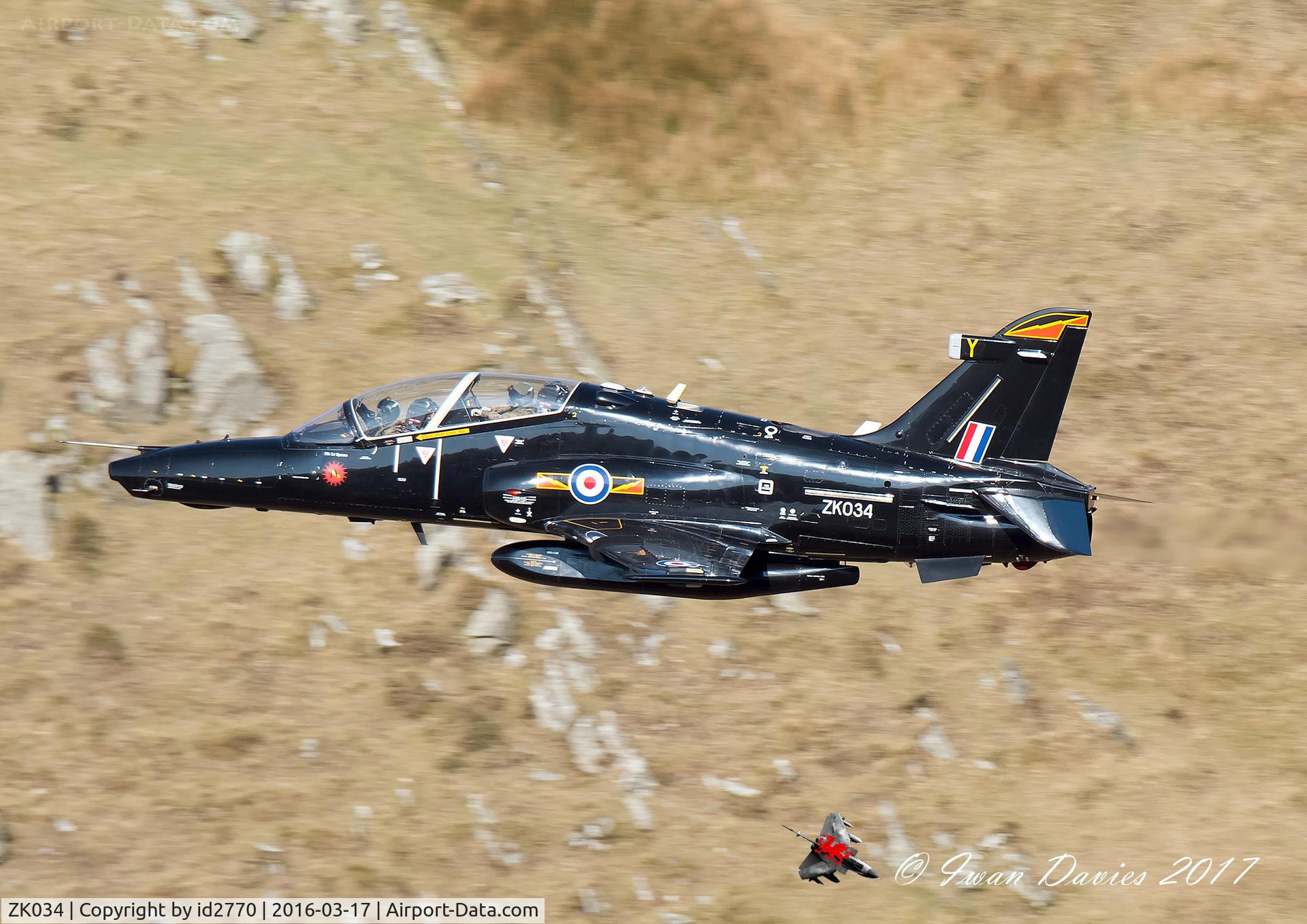 ZK034, 2010 British Aerospace Hawk T2 C/N RT025/1263, Hawk captured at Bwlch Oerddrws.