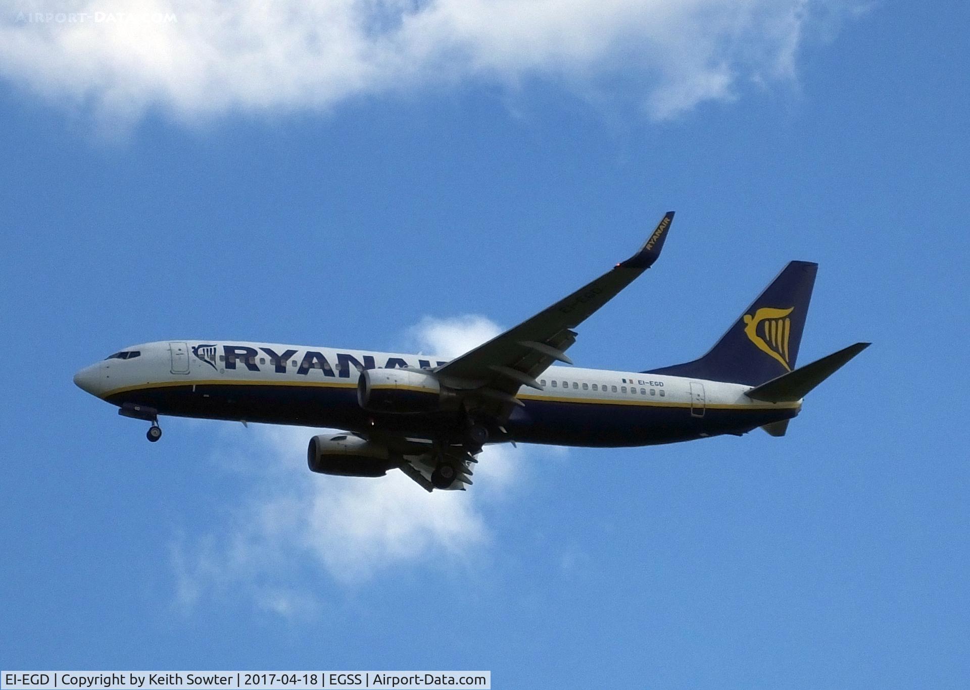 EI-EGD, 2010 Boeing 737-8AS C/N 34981, Short finals to 04