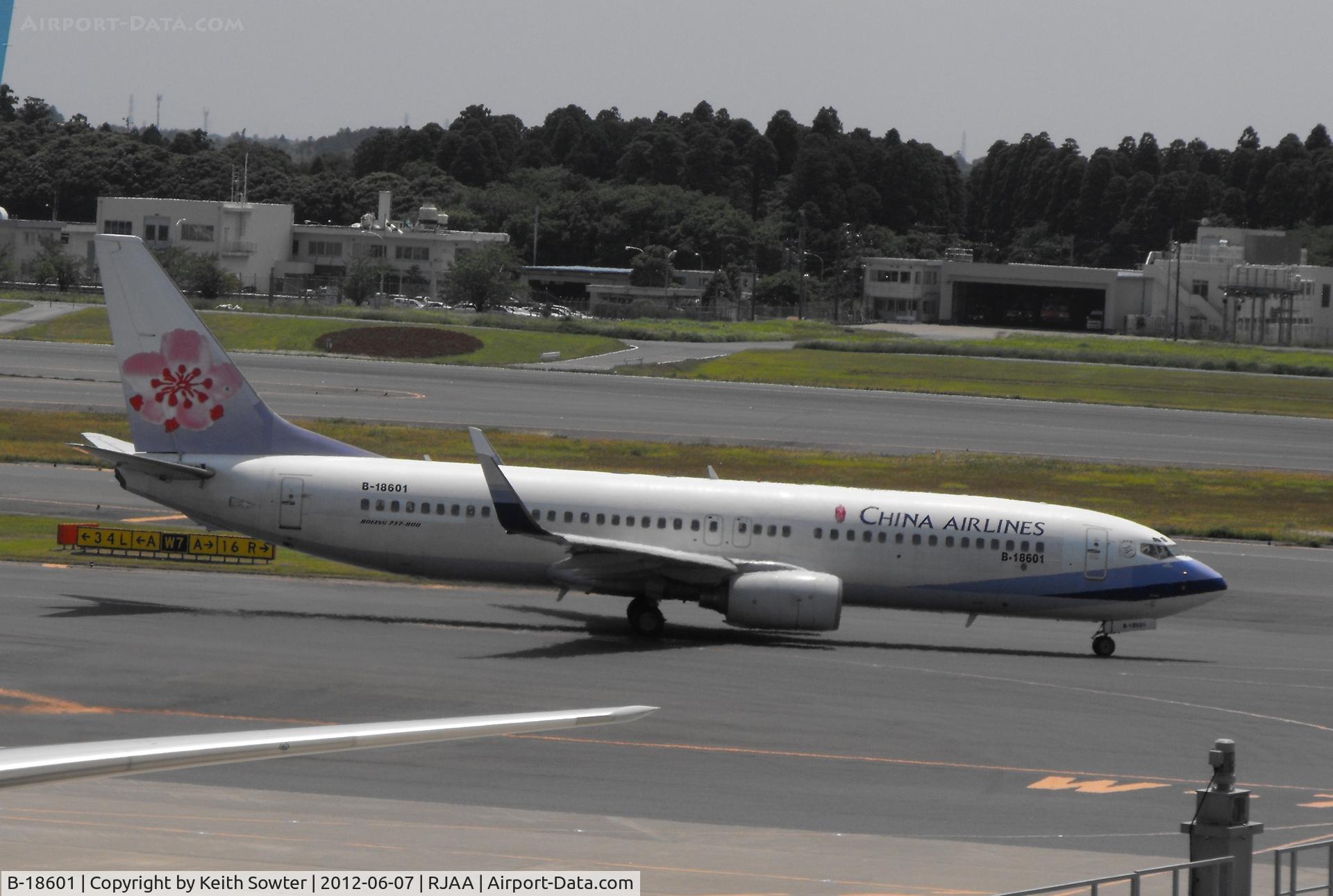 B-18601, 1998 Boeing 737-809 C/N 28402, Taxying for Departure