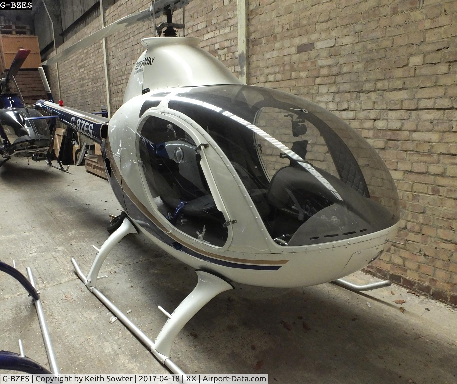 G-BZES, 1994 Rotorway Exec 90 C/N 6191, Street Farm TAkeley