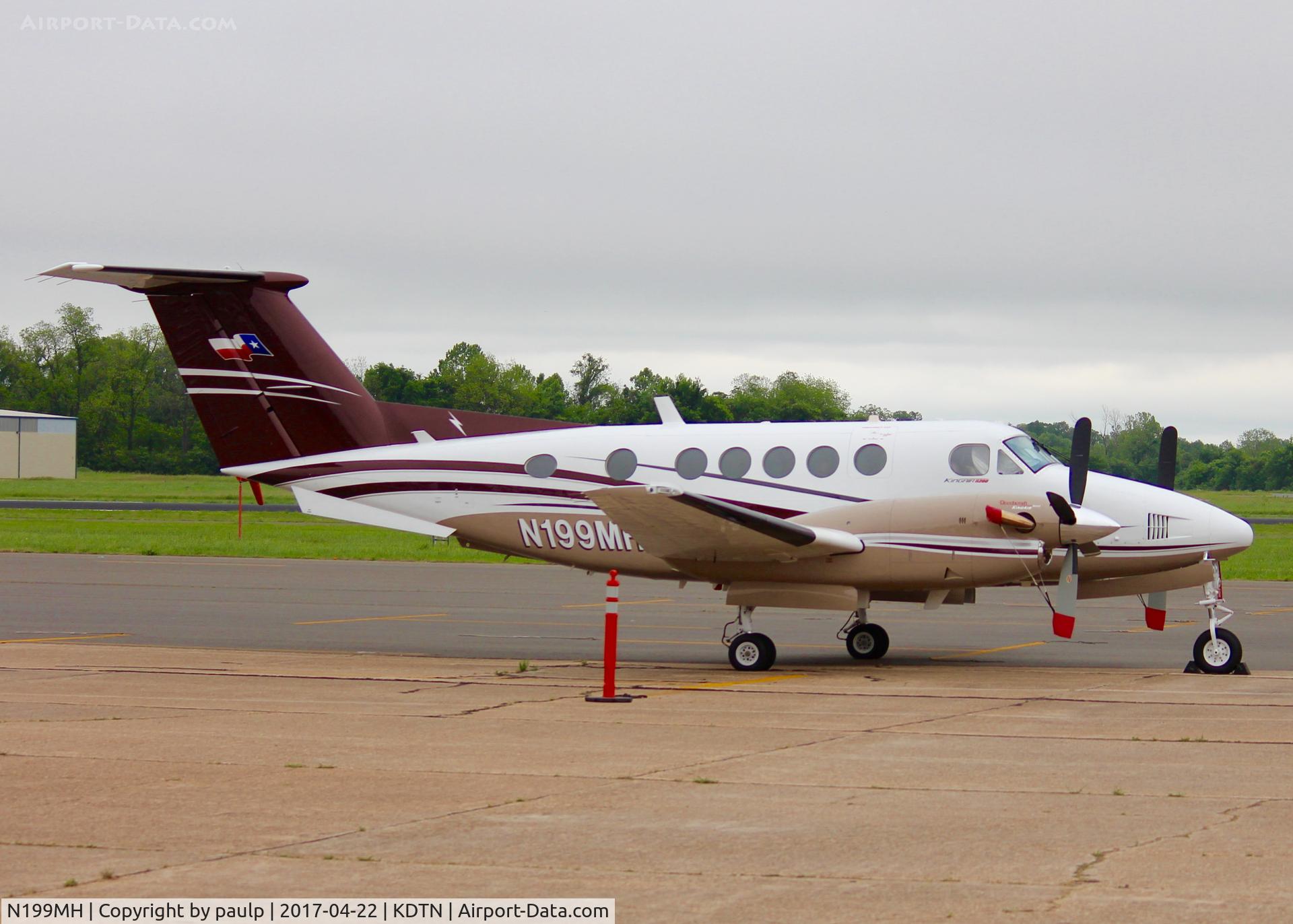 N199MH, 1981 Beech B200 King Air C/N BB-855, At Downtown Shreveport.