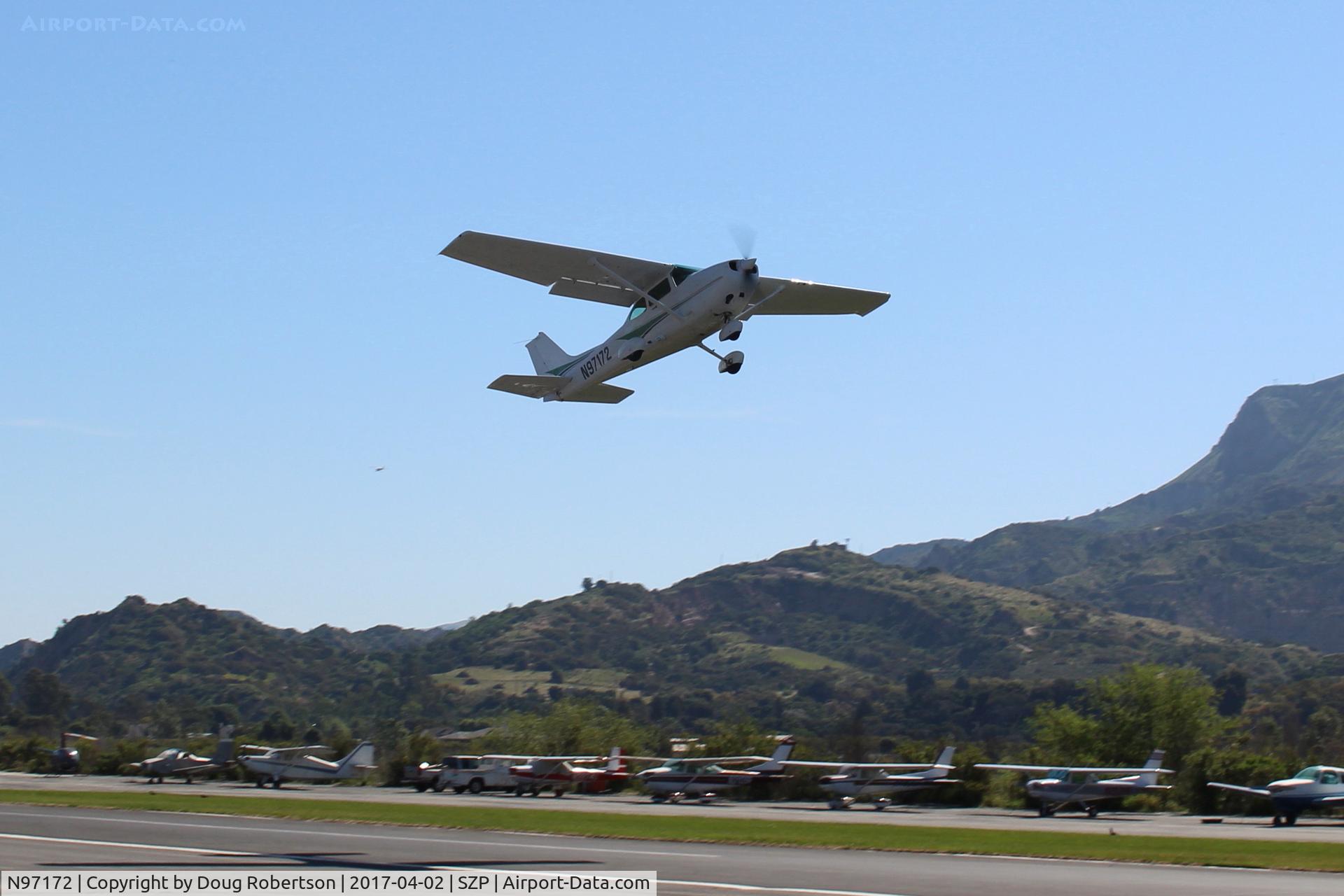 N97172, 1984 Cessna 172P C/N 17276162, 1984 Cessna 172P SKYHAWK, Lycoming O-320-D2J 160 Hp, takeoff climb Rwy 22