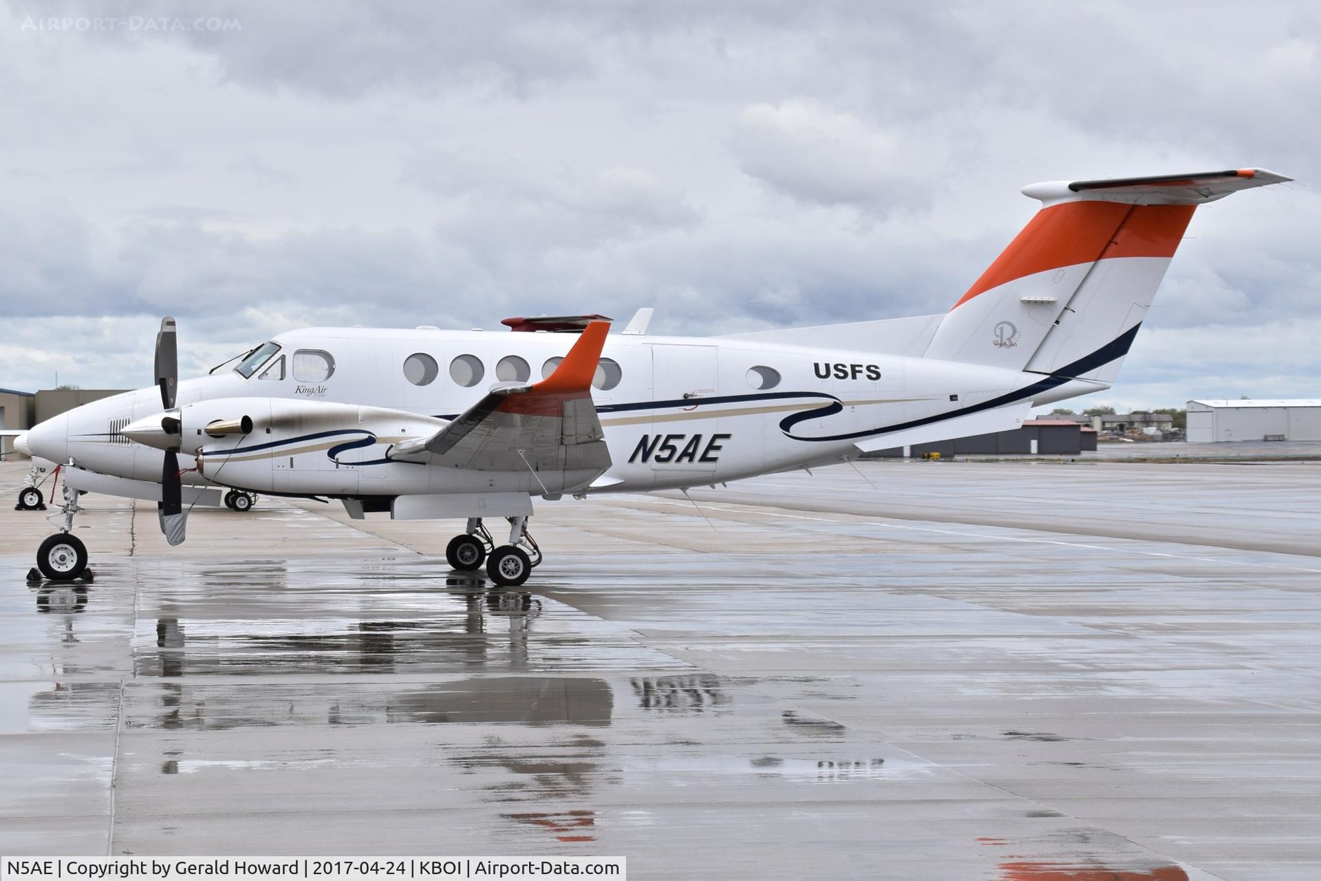 N5AE, Raytheon Aircraft Company B200 C/N BB-1891, U. S. Forest Service.