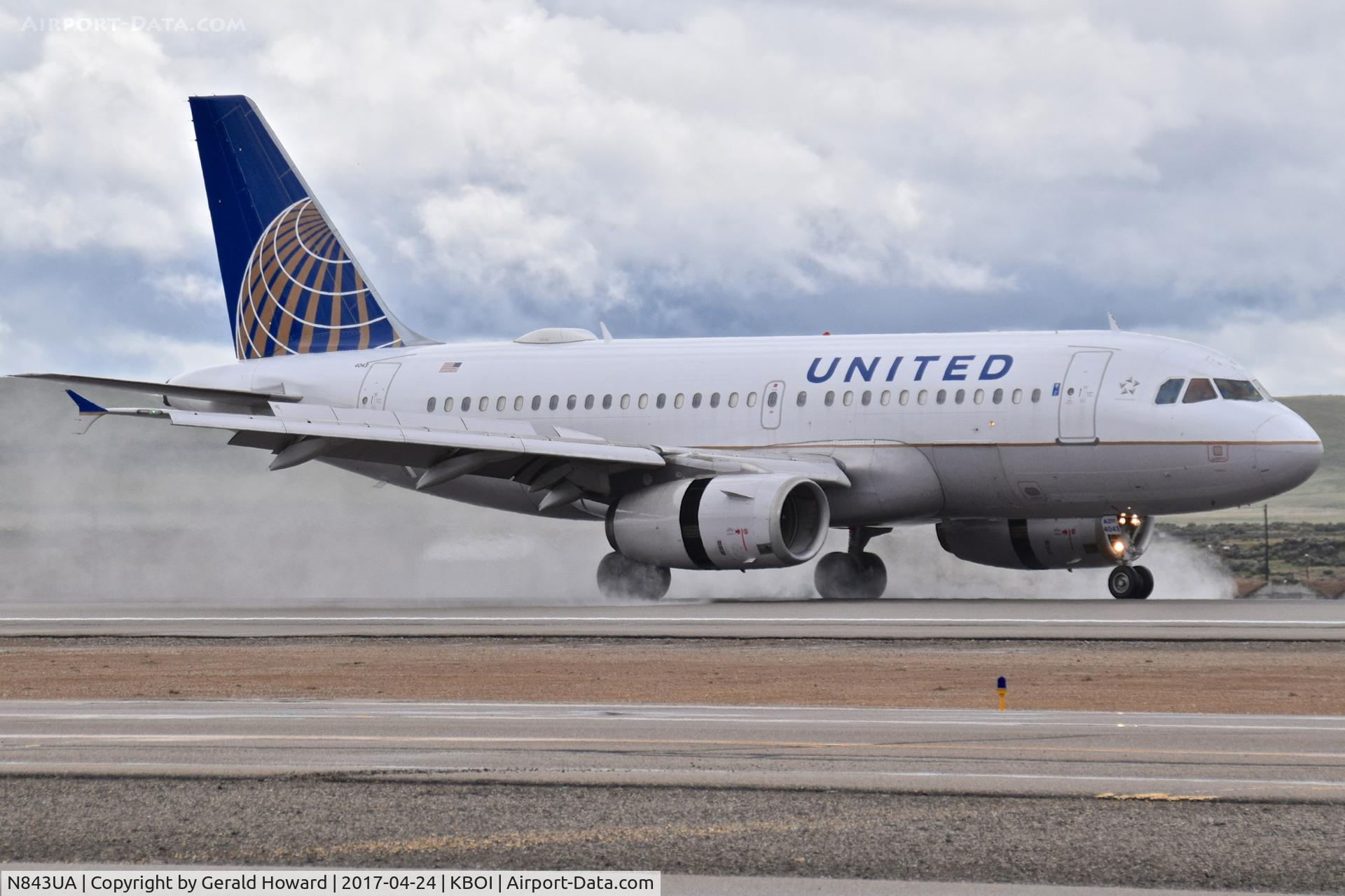 N843UA, 2001 Airbus A319-131 C/N 1573, Landing roll out on RWY 28R