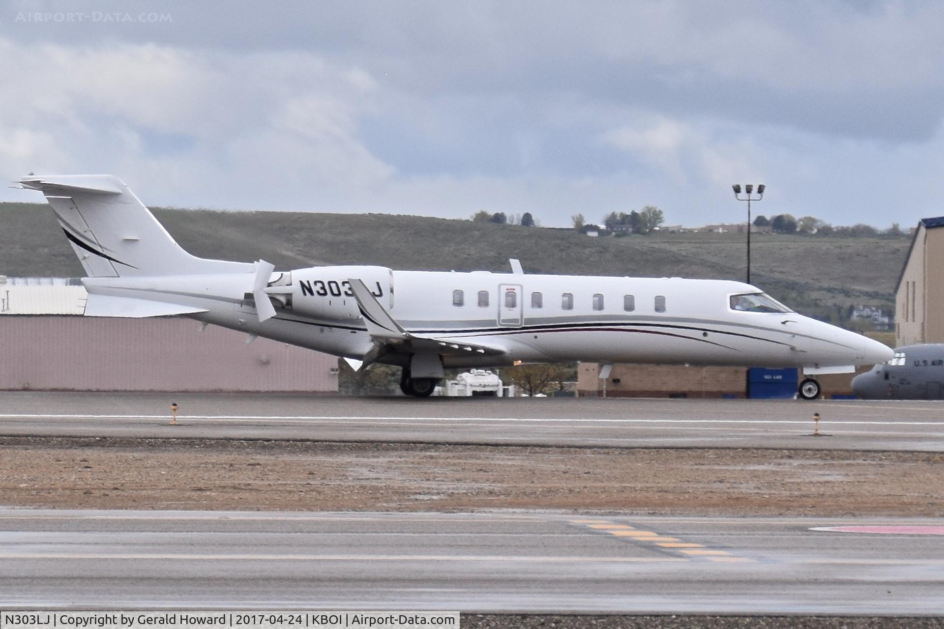 N303LJ, 2006 Learjet 45 C/N 303, Landing roll out on RWY 28R.