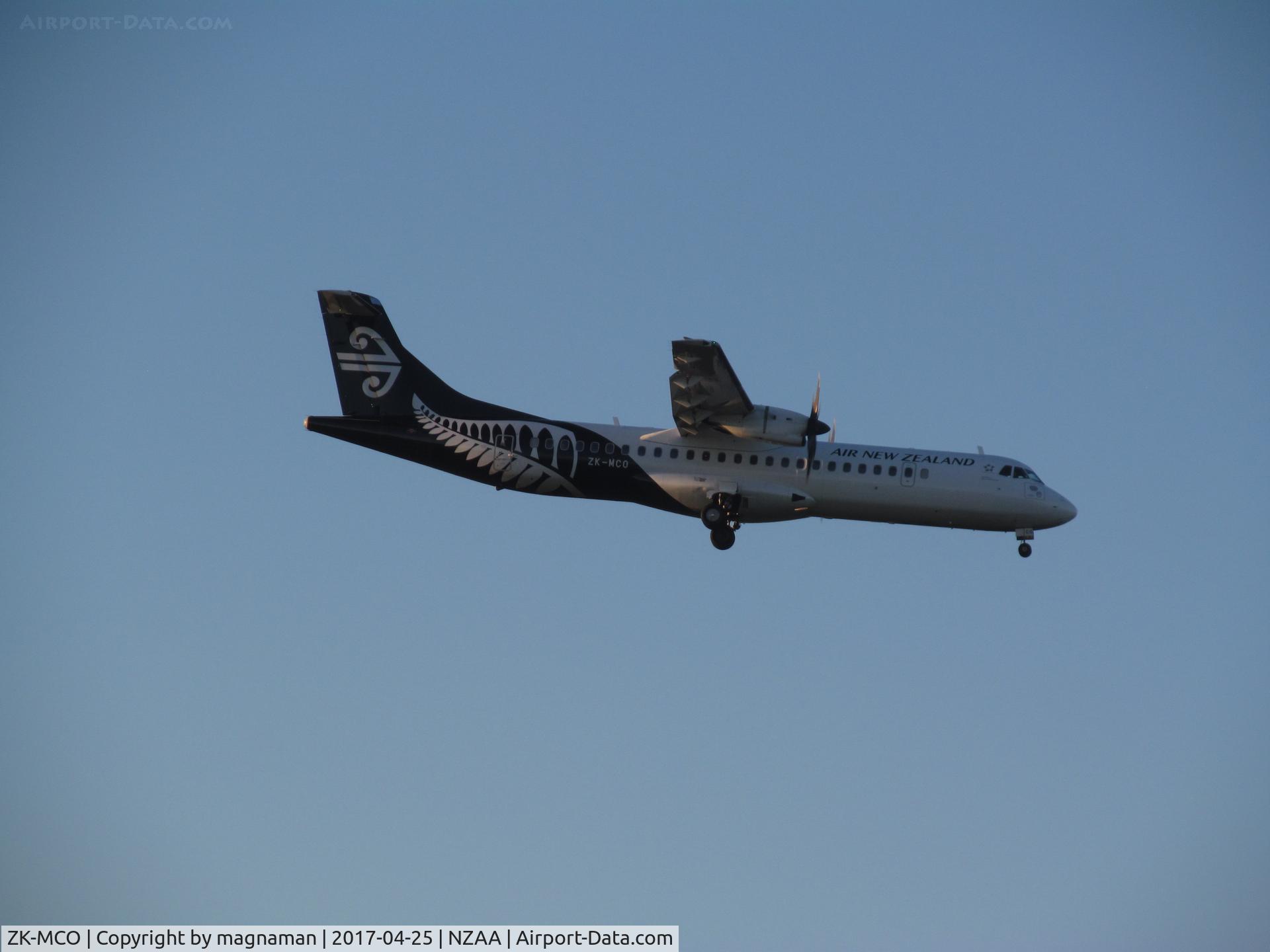 ZK-MCO, 1999 ATR 72-212A C/N 628, on finals to AKL